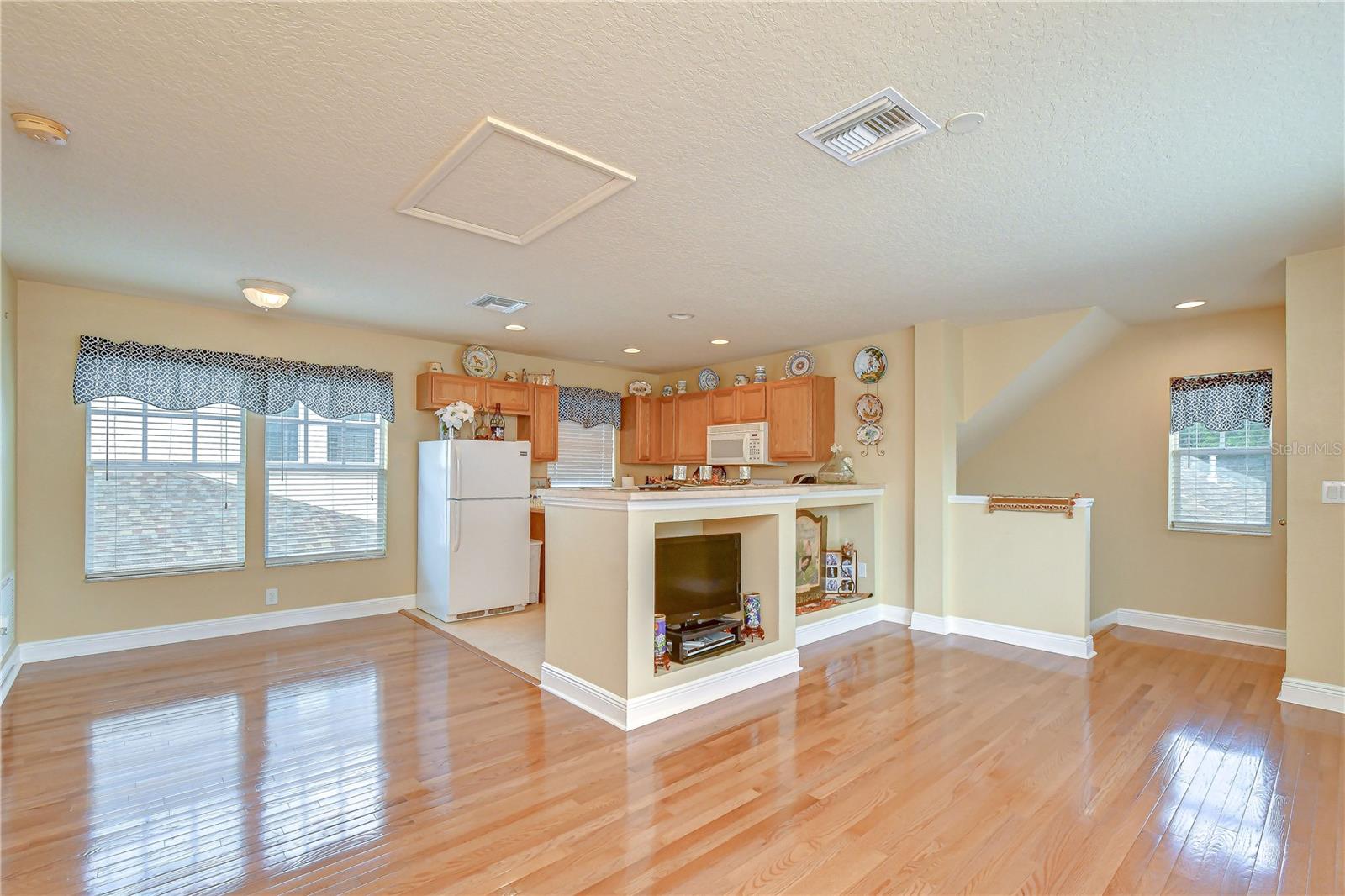 6135 CHURCHSIDE DR — photo 39