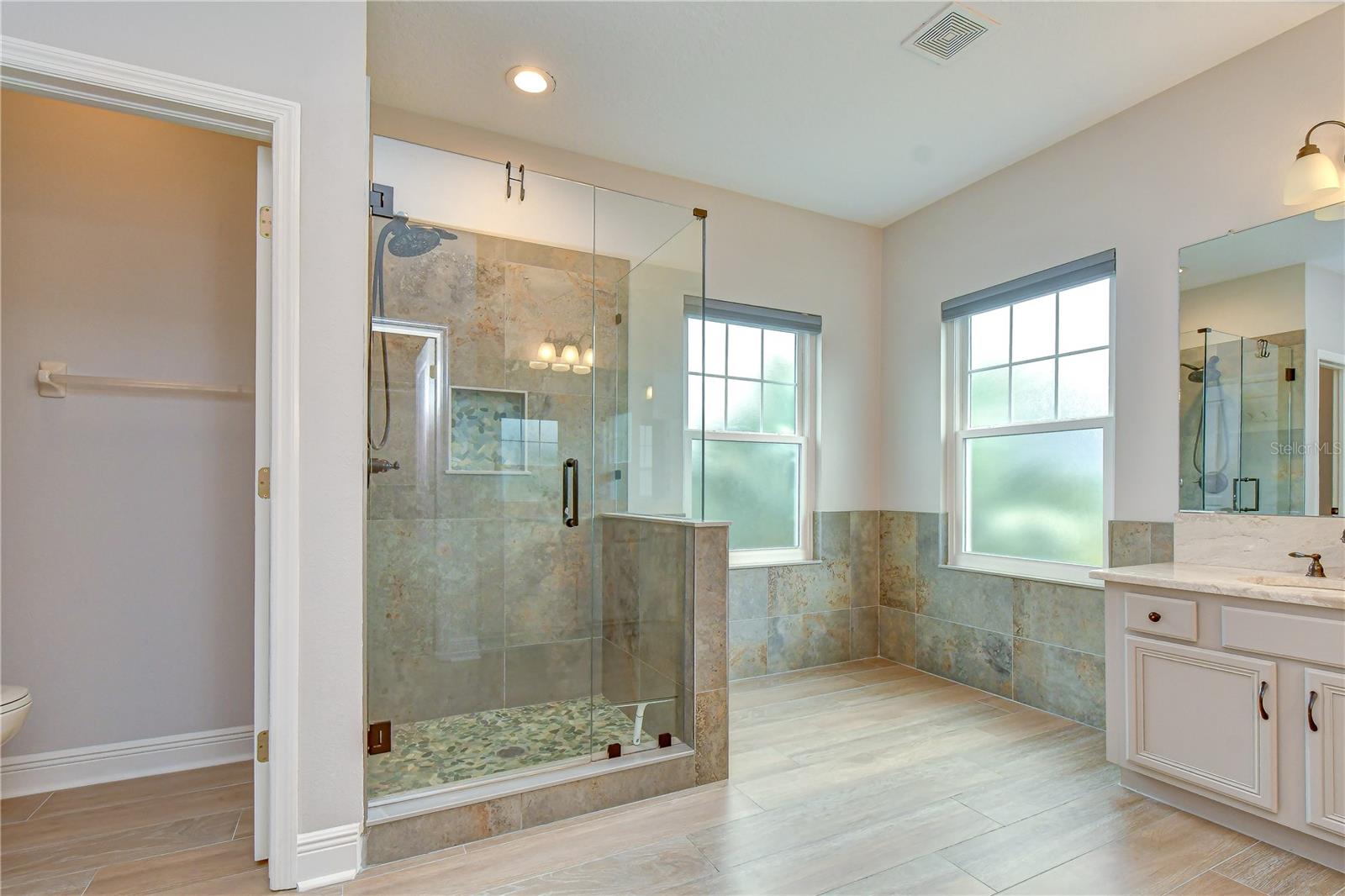 6135 CHURCHSIDE DR — photo 23