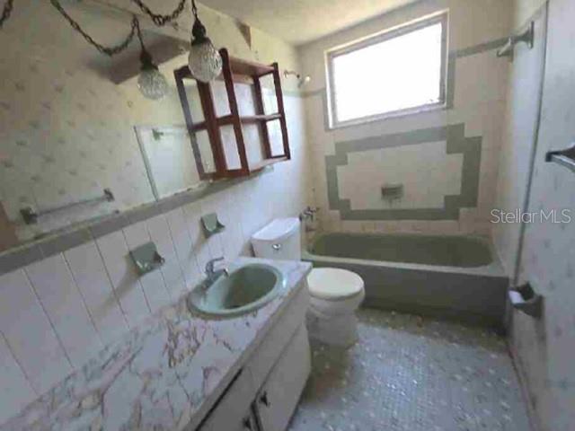 10914 QUEENS RD — photo 10