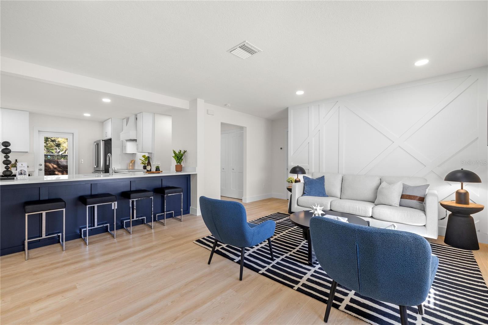 2117 S WEST SHORE BLVD — photo 4