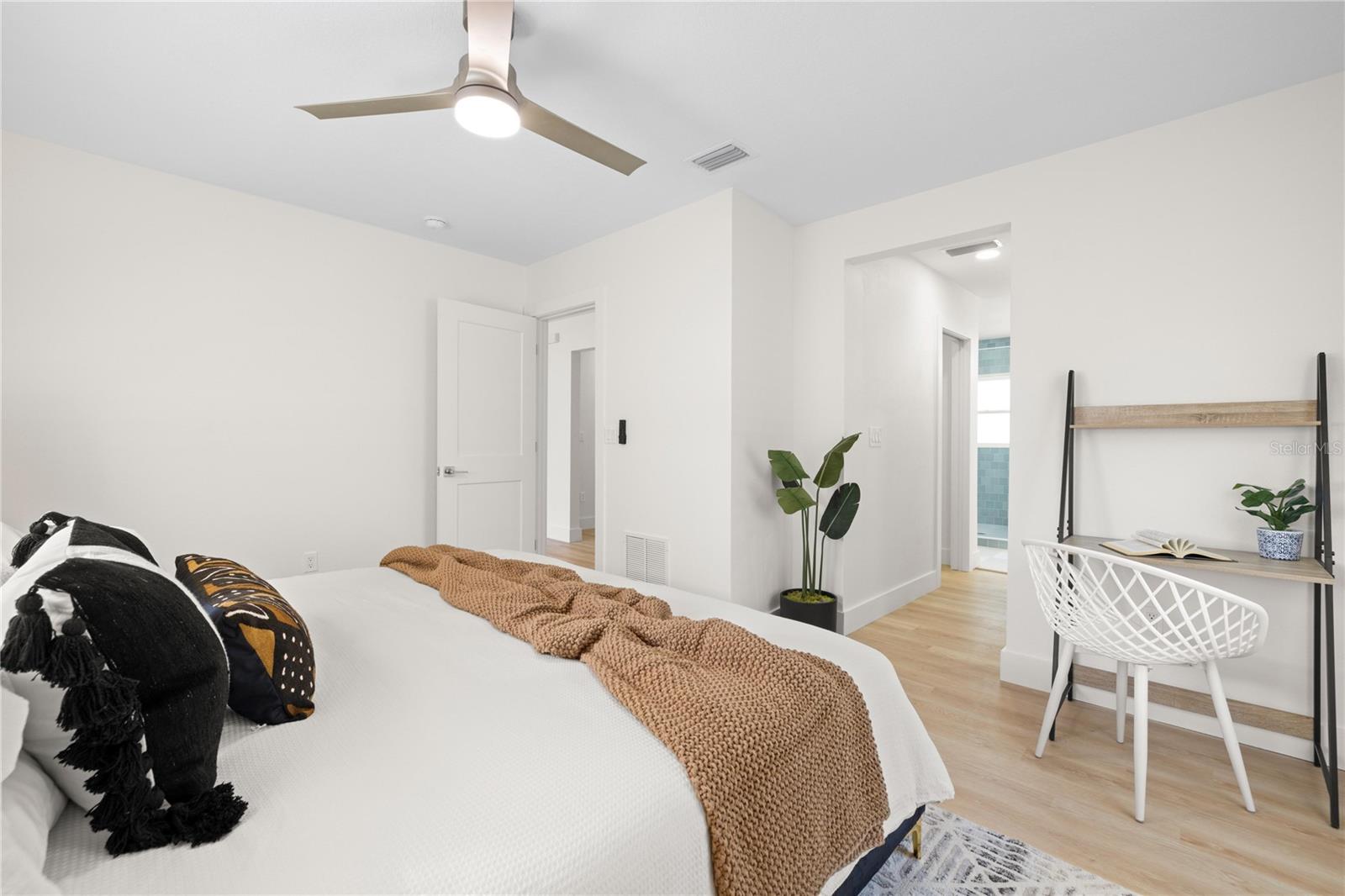 2117 S WEST SHORE BLVD — photo 12