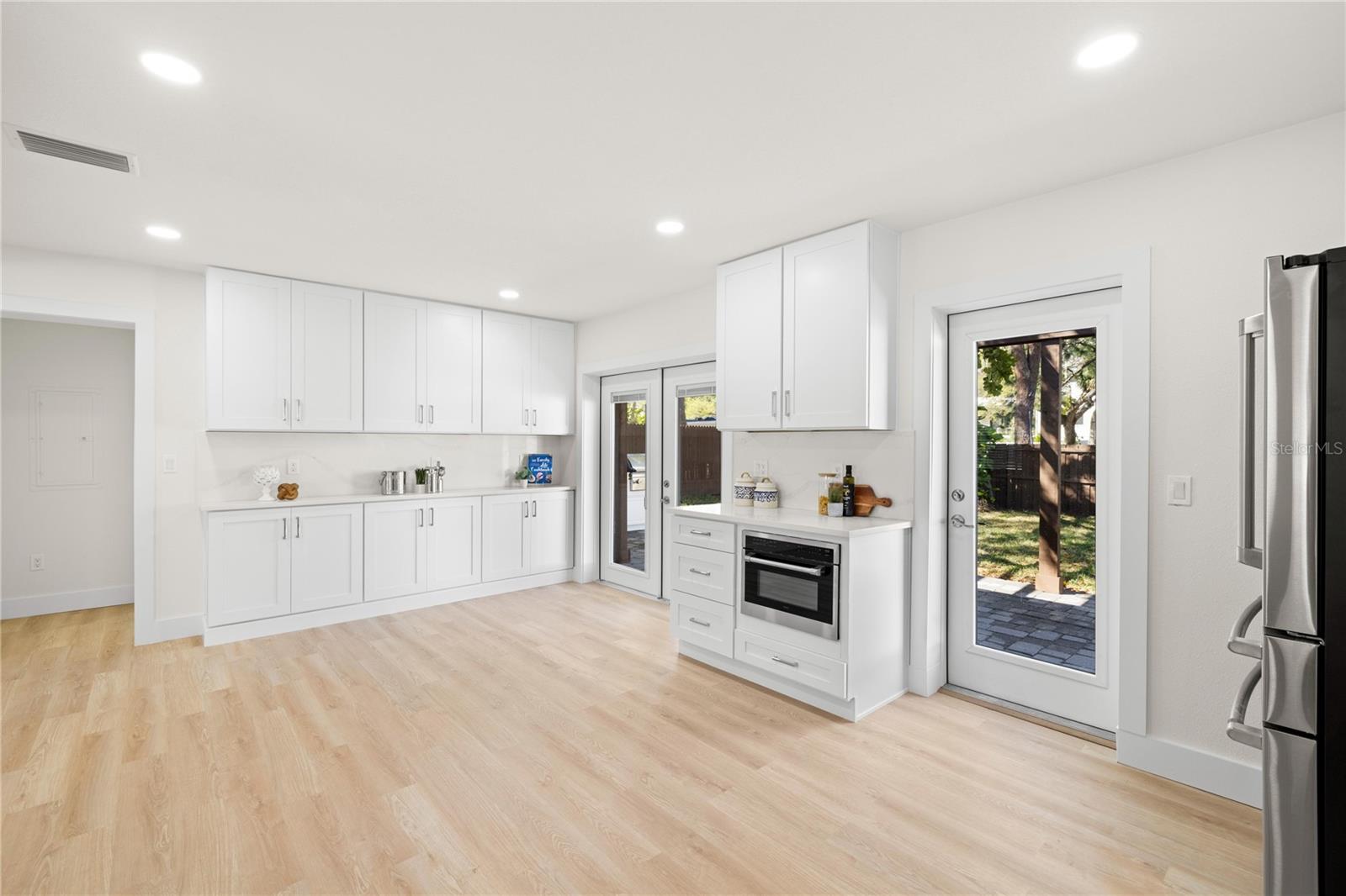 2117 S WEST SHORE BLVD — photo 8
