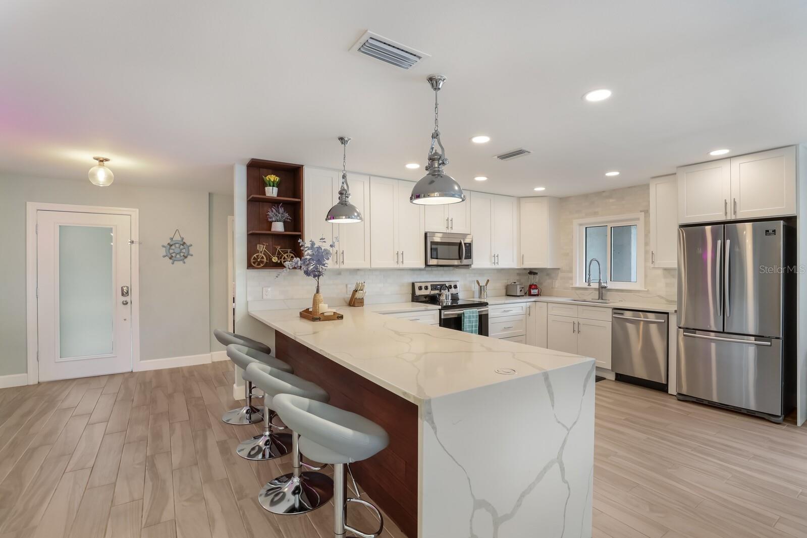 5720 ISANDA PL — photo 6