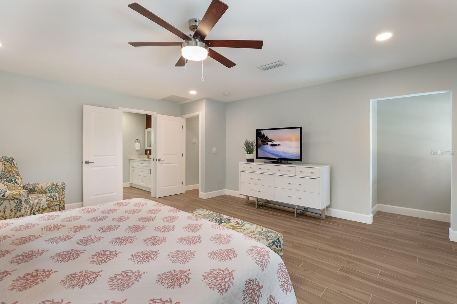 5720 ISANDA PL — photo 20