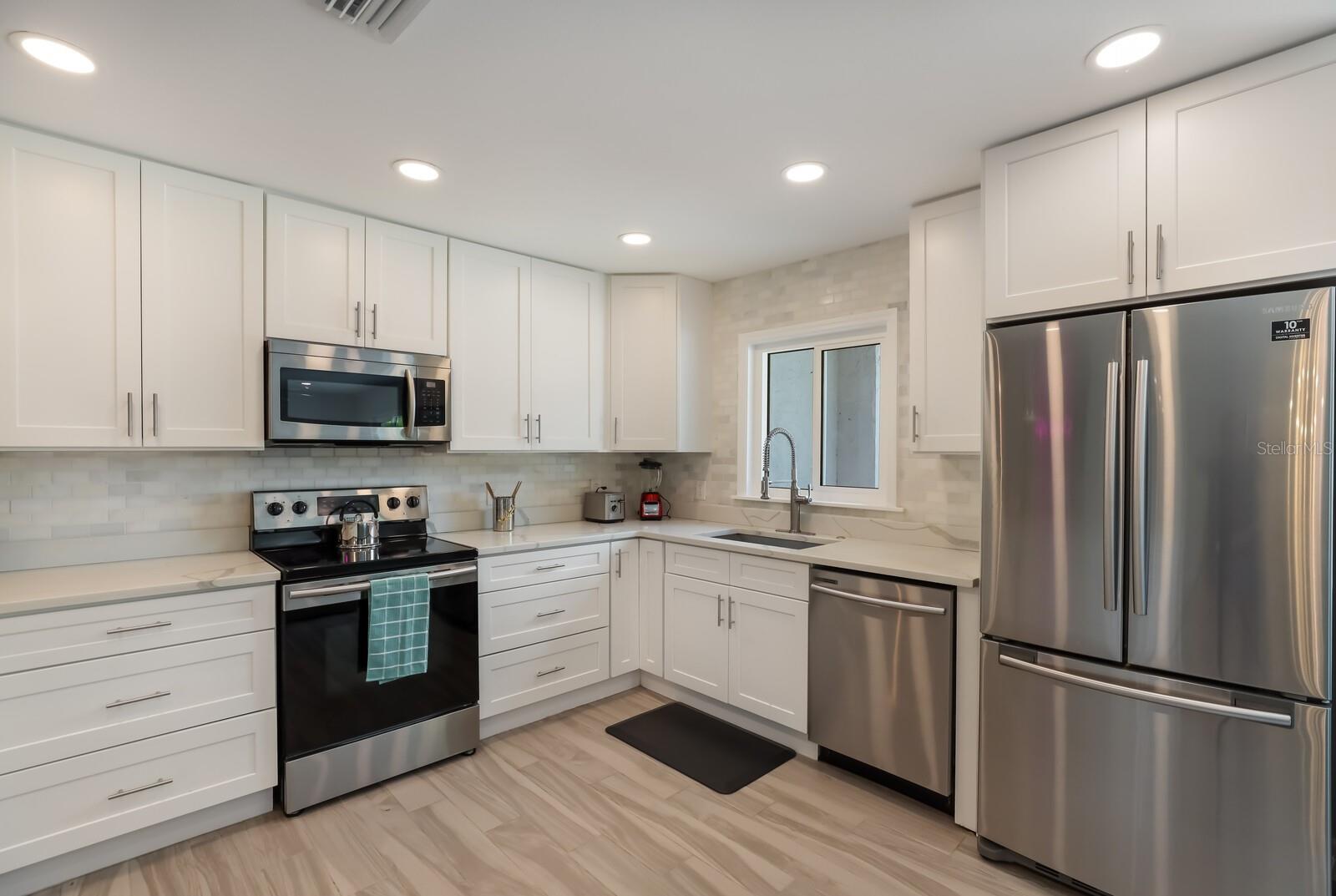 5720 ISANDA PL — photo 8