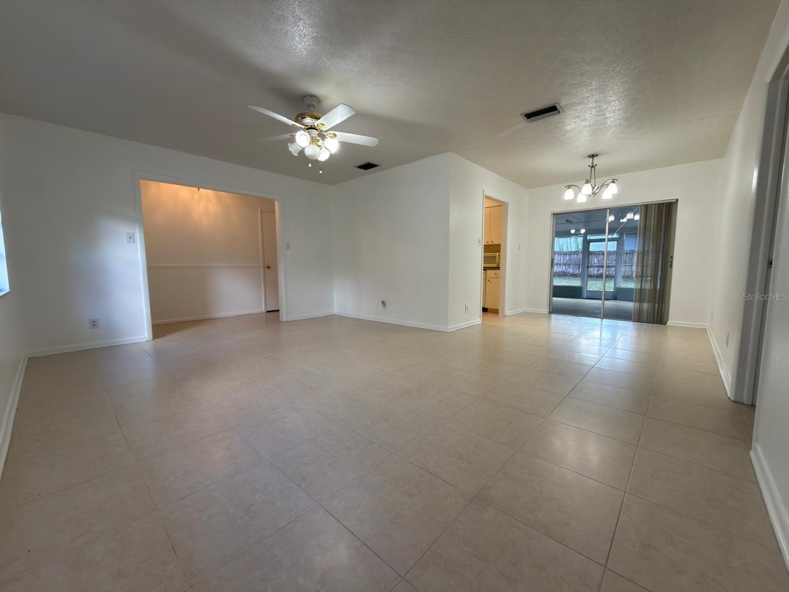 2209 BOXWOOD WAY — photo 2