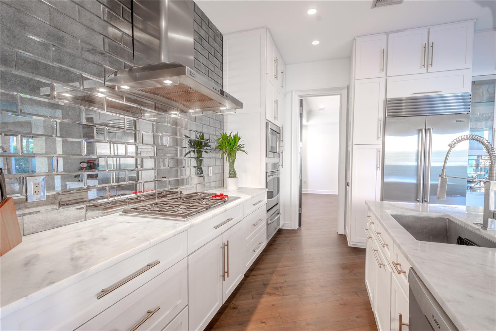 2711 W TRILBY AVE — photo 4