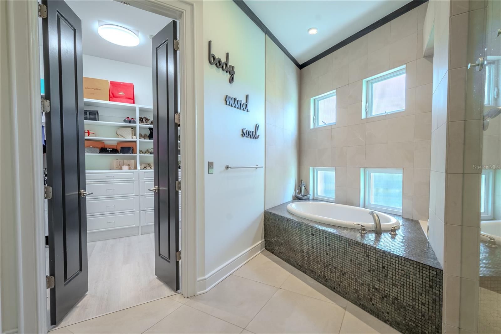 2711 W TRILBY AVE — photo 15