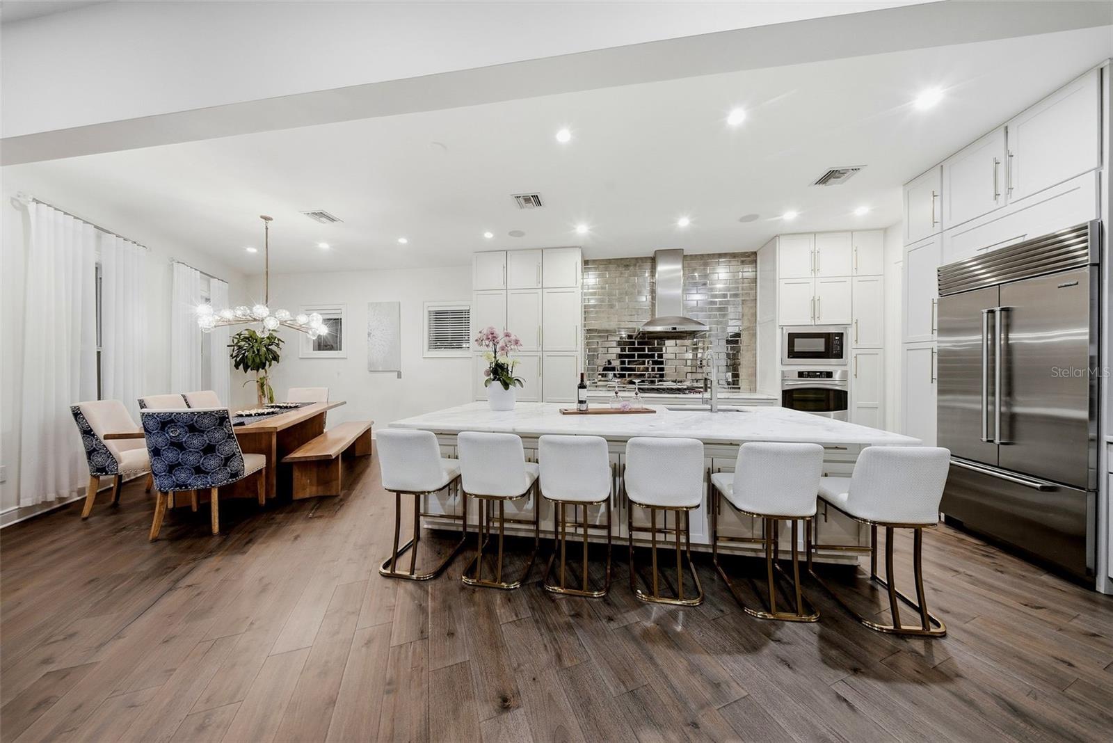 2711 W TRILBY AVE — photo 3