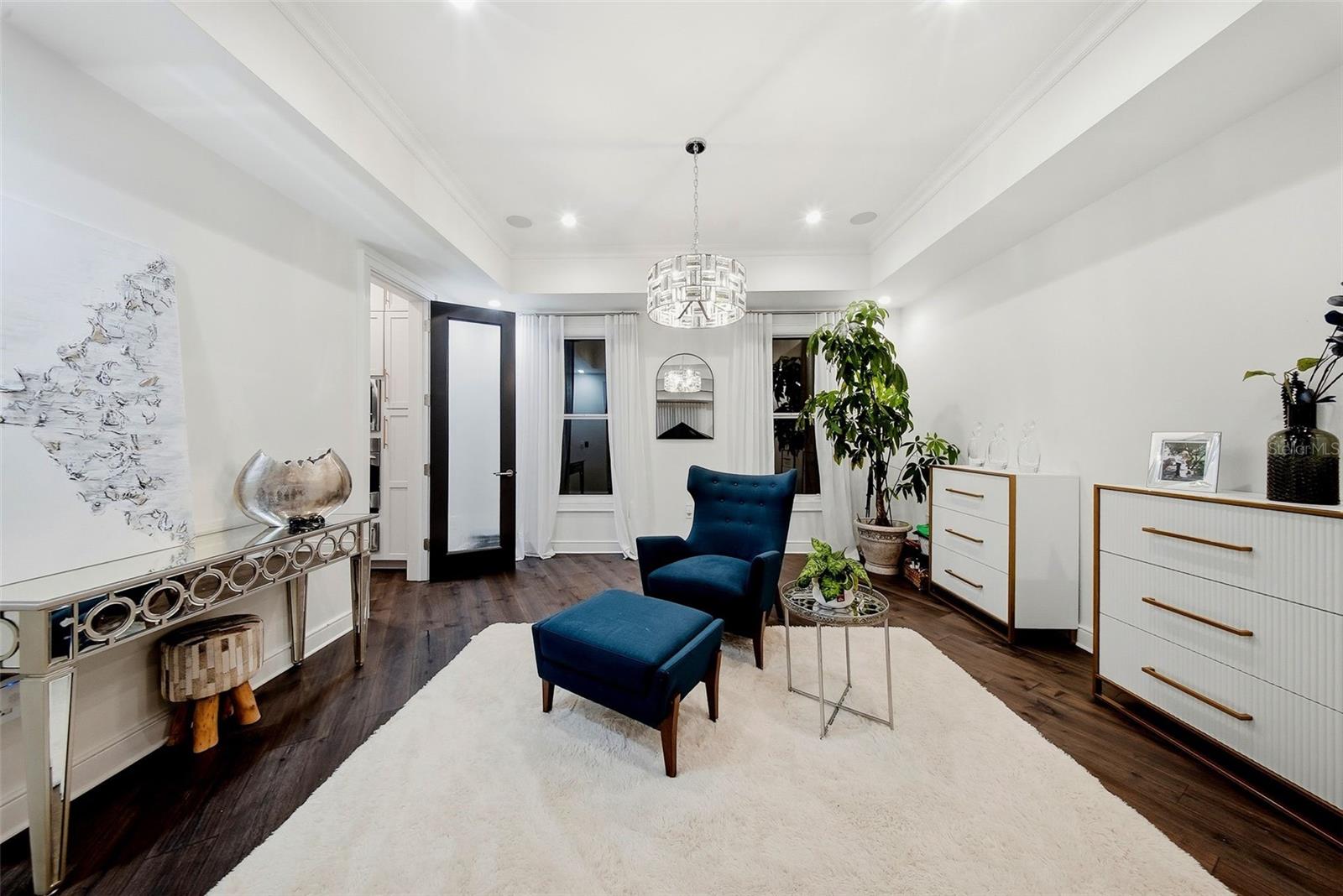 2711 W TRILBY AVE — photo 8