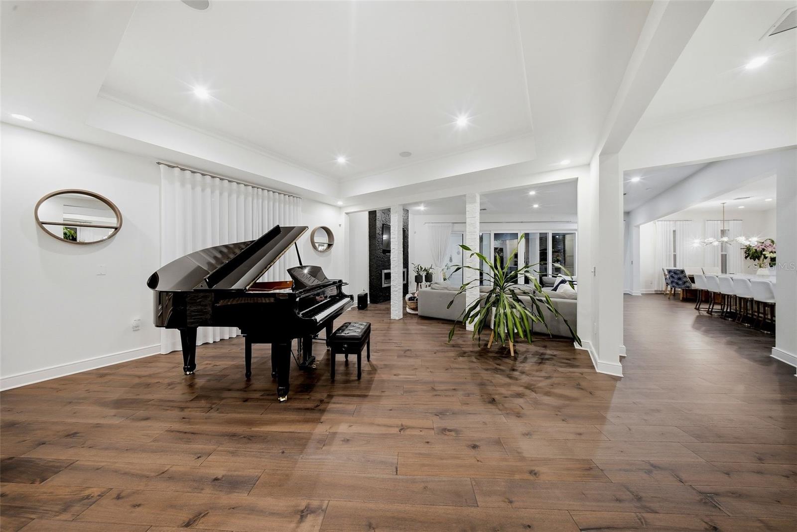 2711 W TRILBY AVE — photo 7