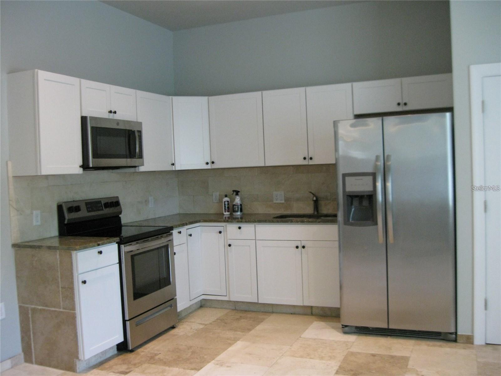 2009 COCOANUT AVE #1 — photo 2