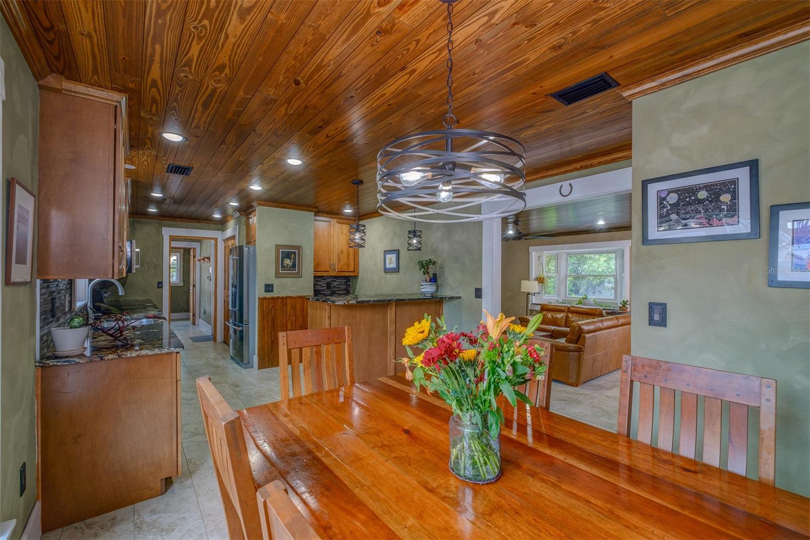 2690 TEMPLE ST — photo 15