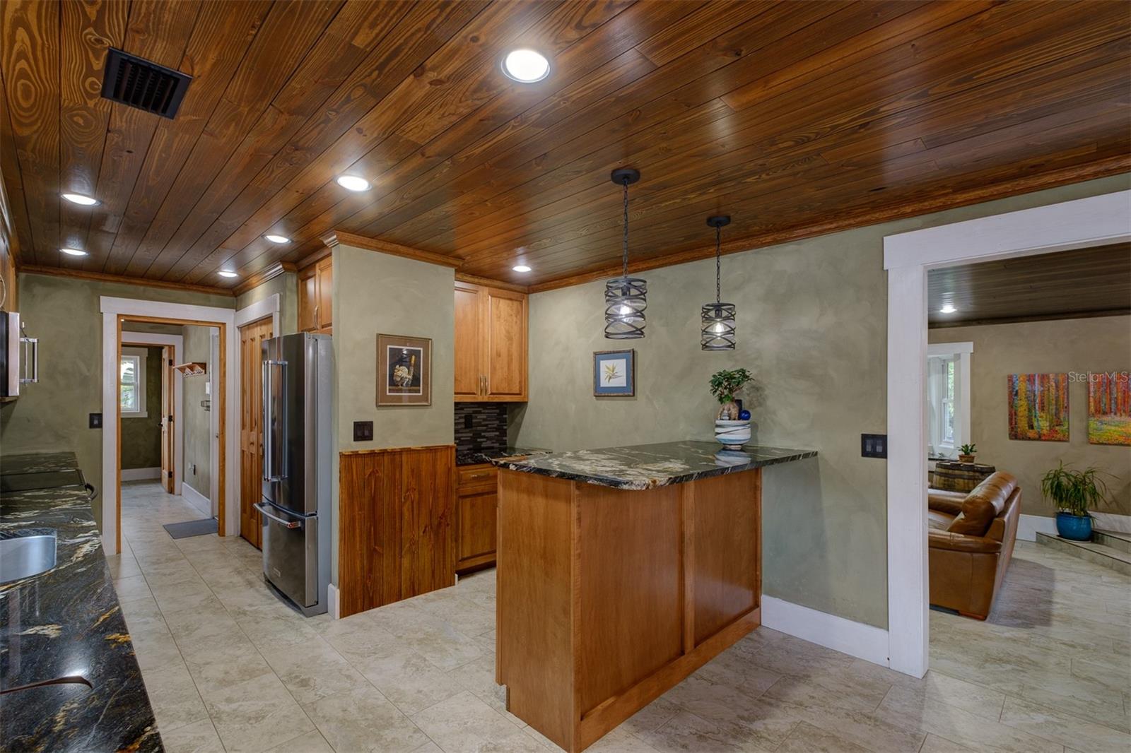 2690 TEMPLE ST — photo 18