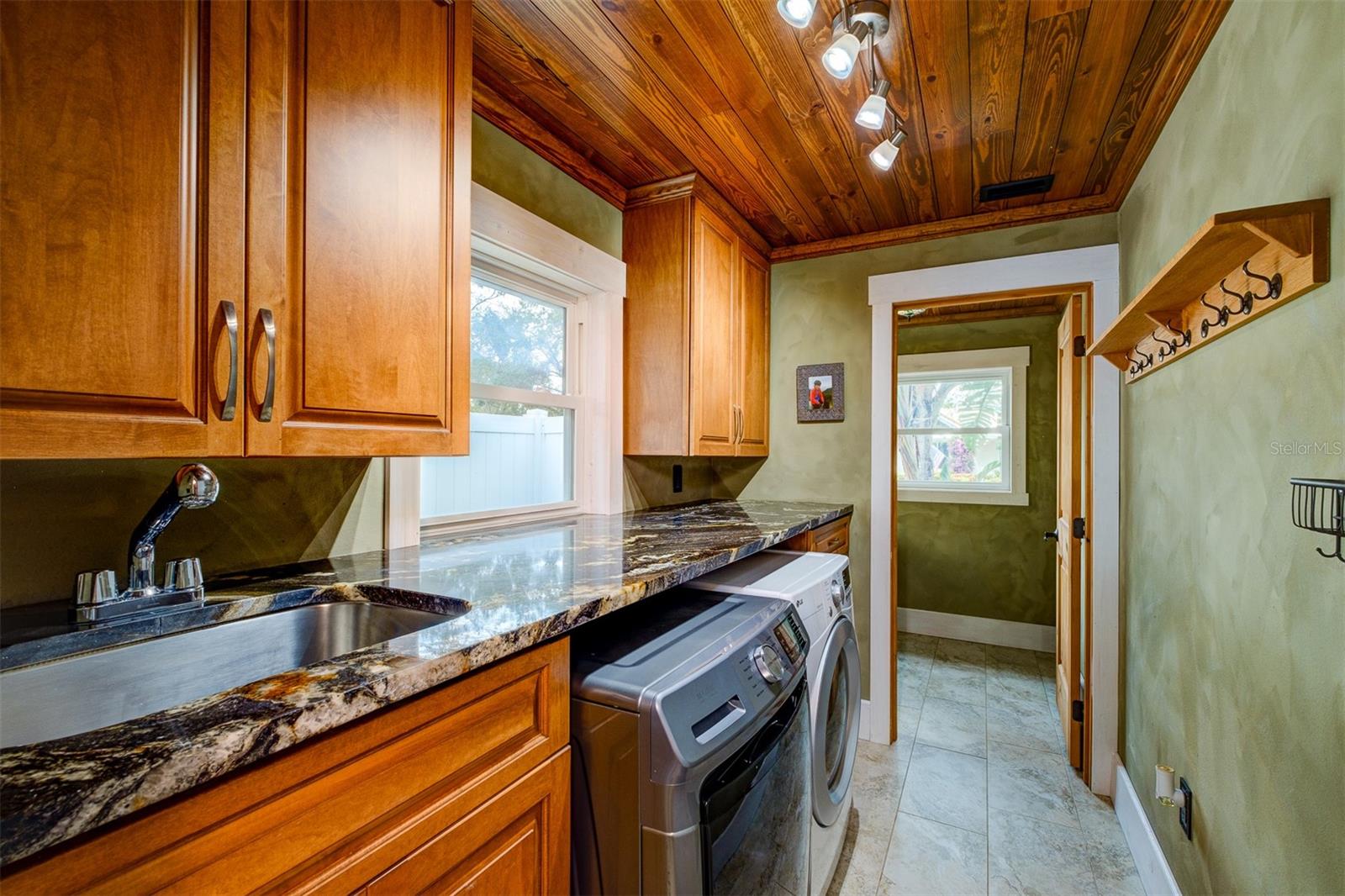 2690 TEMPLE ST — photo 25