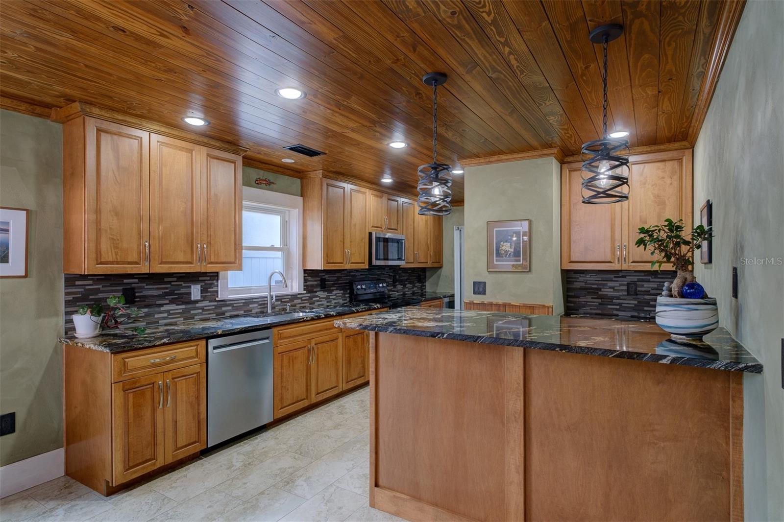 2690 TEMPLE ST — photo 17
