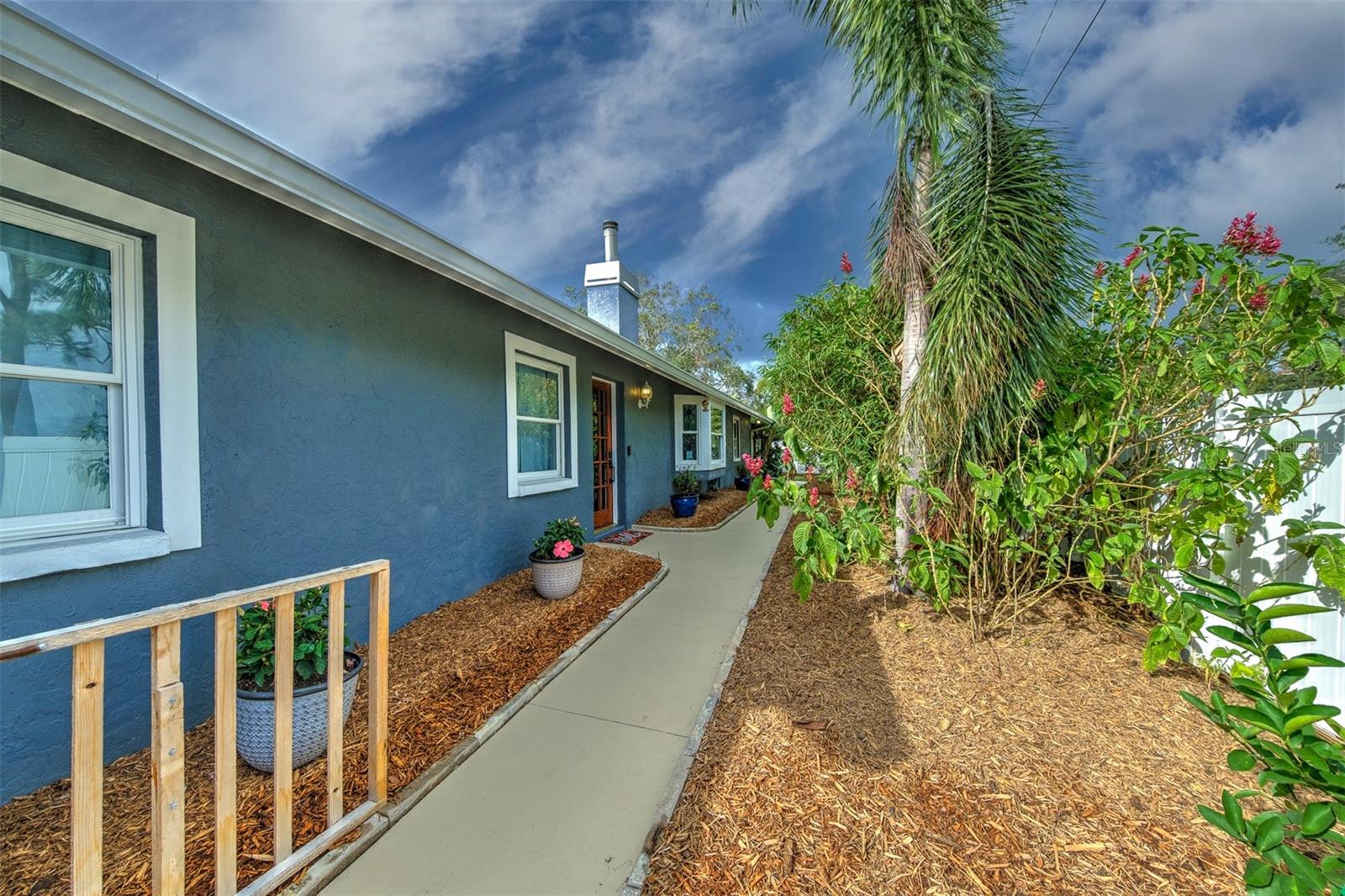 2690 TEMPLE ST — photo 2