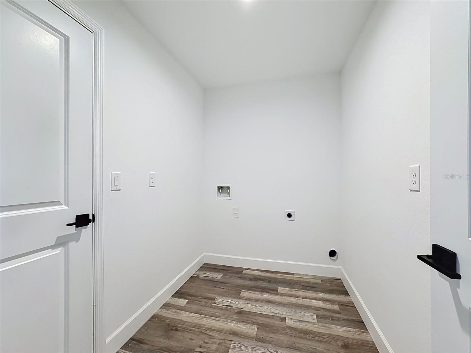 2715 GISELA RD — photo 22