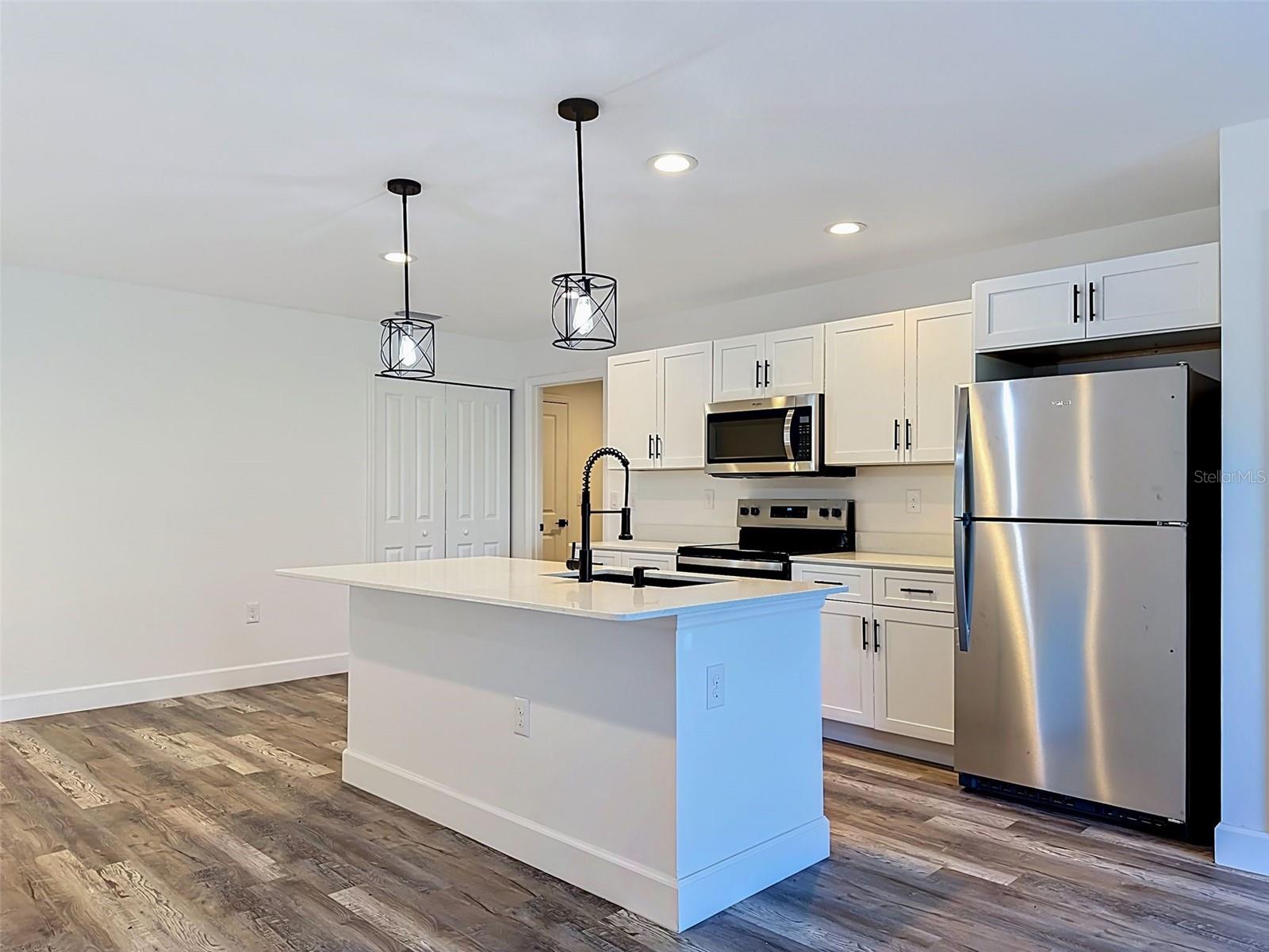 2715 GISELA RD — photo 2
