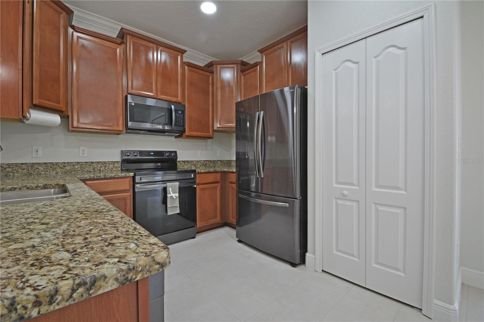 11925 GREENGATE DR — photo 14
