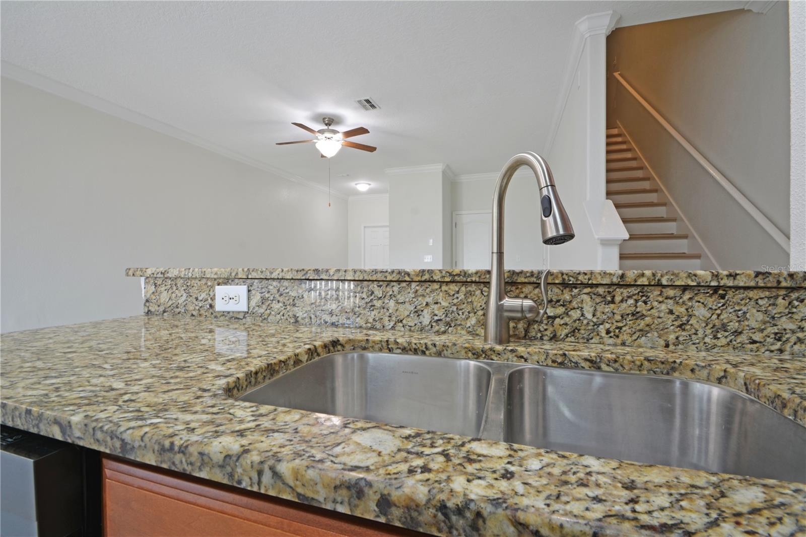 11925 GREENGATE DR — photo 16