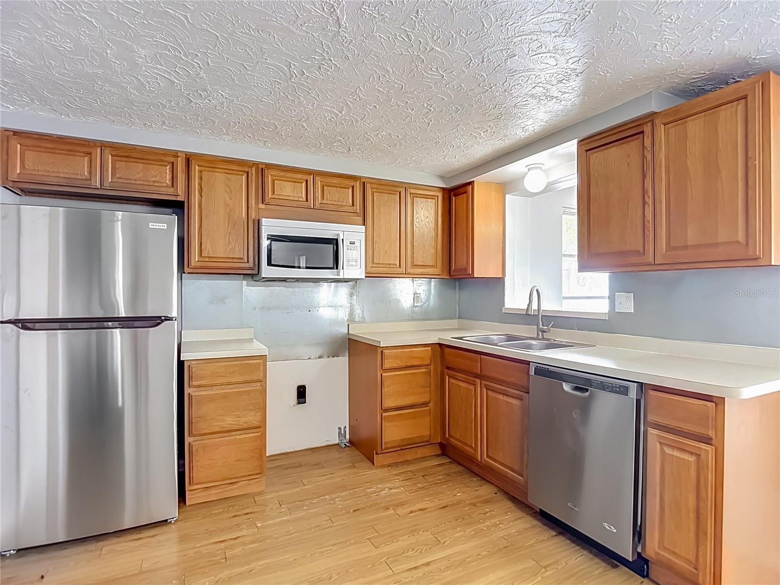 3441 EISENHOWER DR — photo 22