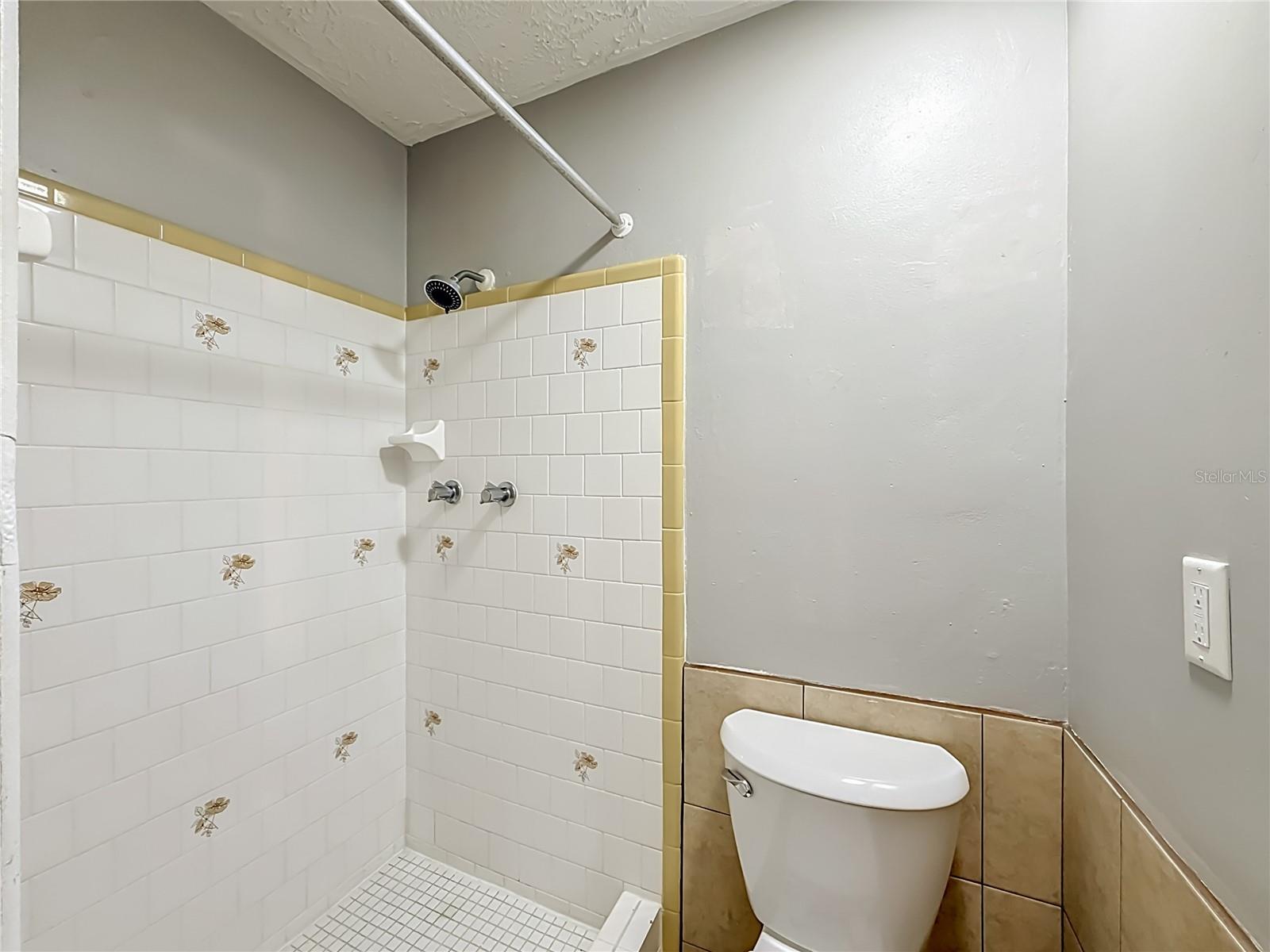 3441 EISENHOWER DR — photo 39