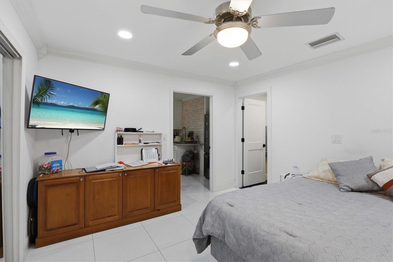 6611 N HALE AVE — photo 44