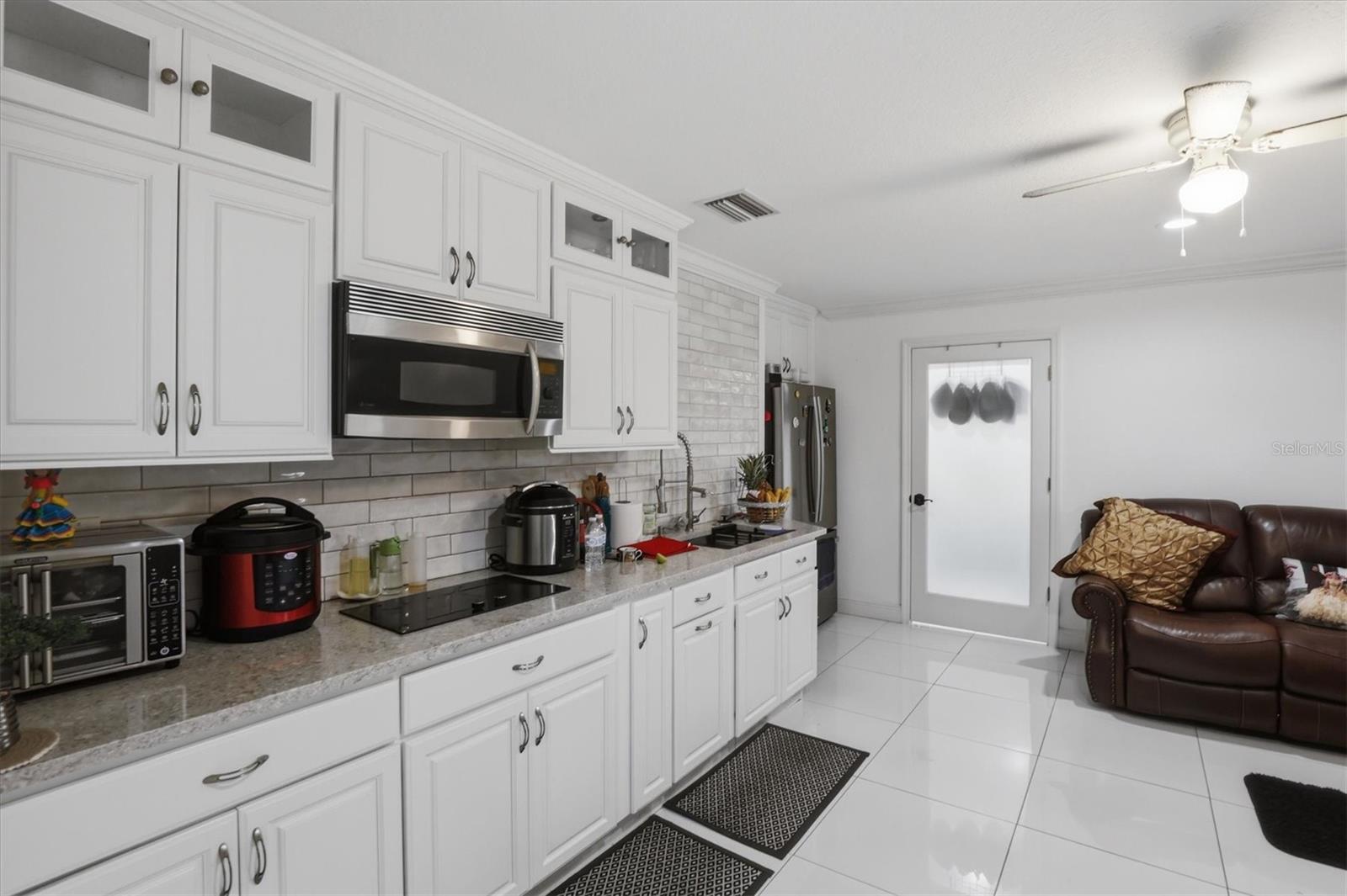 6611 N HALE AVE — photo 40
