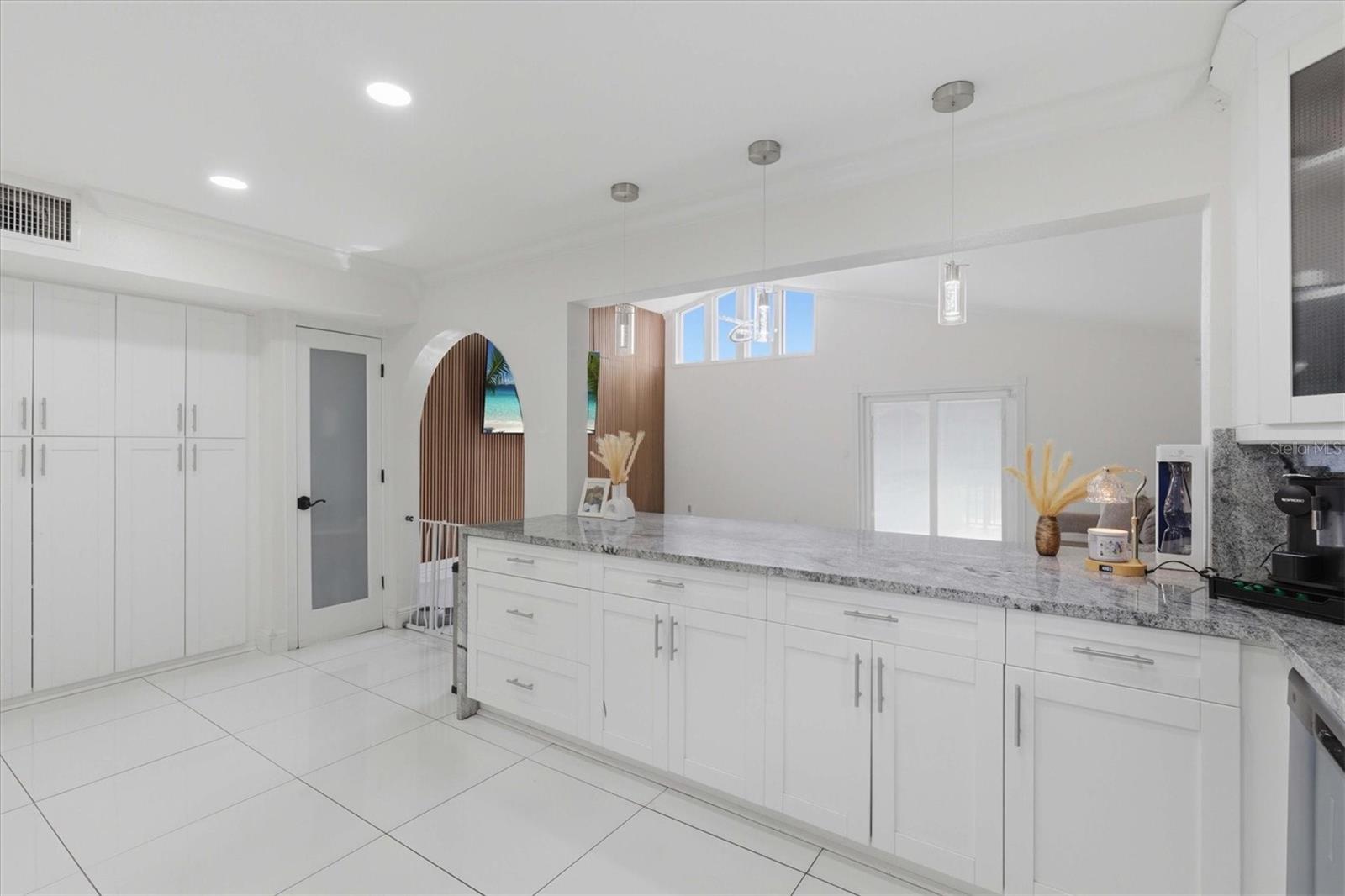 6611 N HALE AVE — photo 15