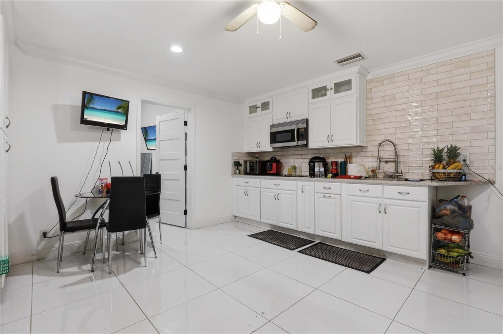 6611 N HALE AVE — photo 42