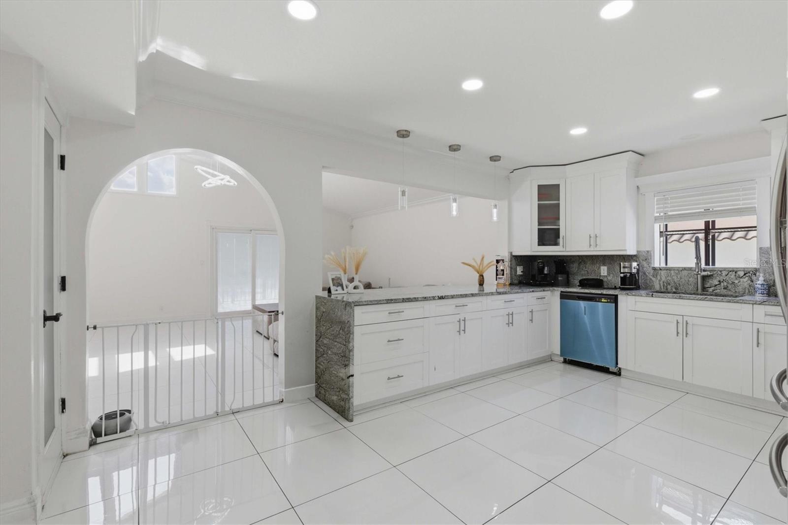6611 N HALE AVE — photo 12