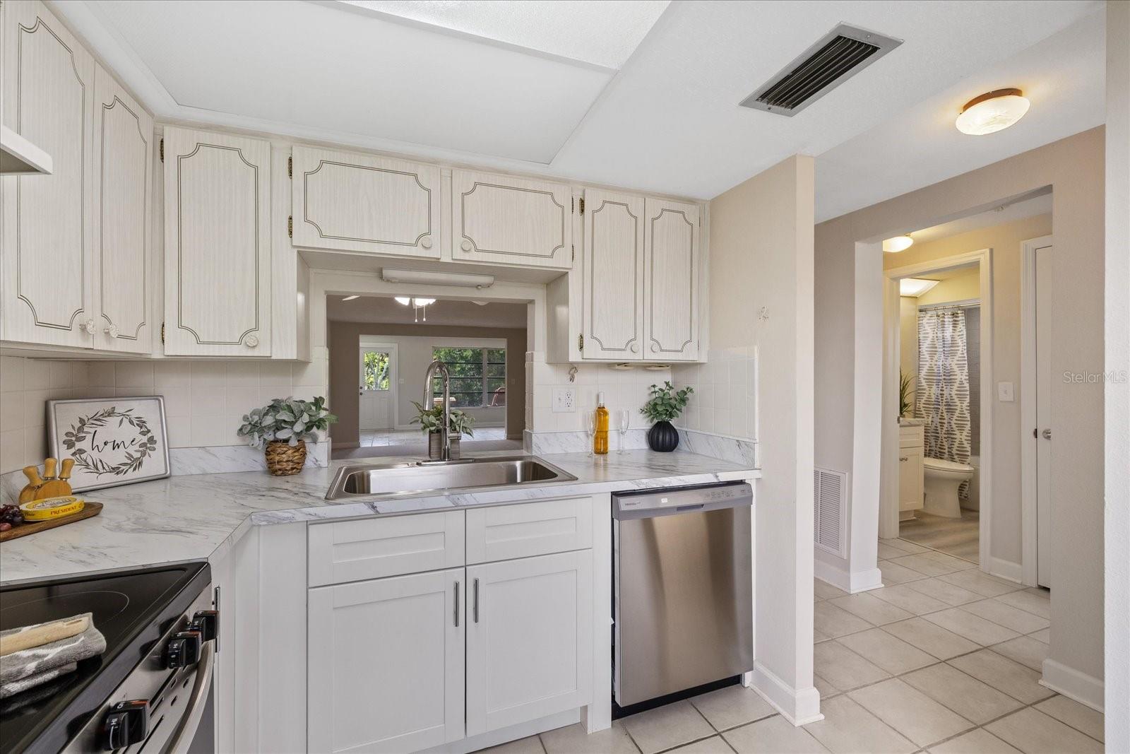 4347 SUMMERSUN DR — photo 12