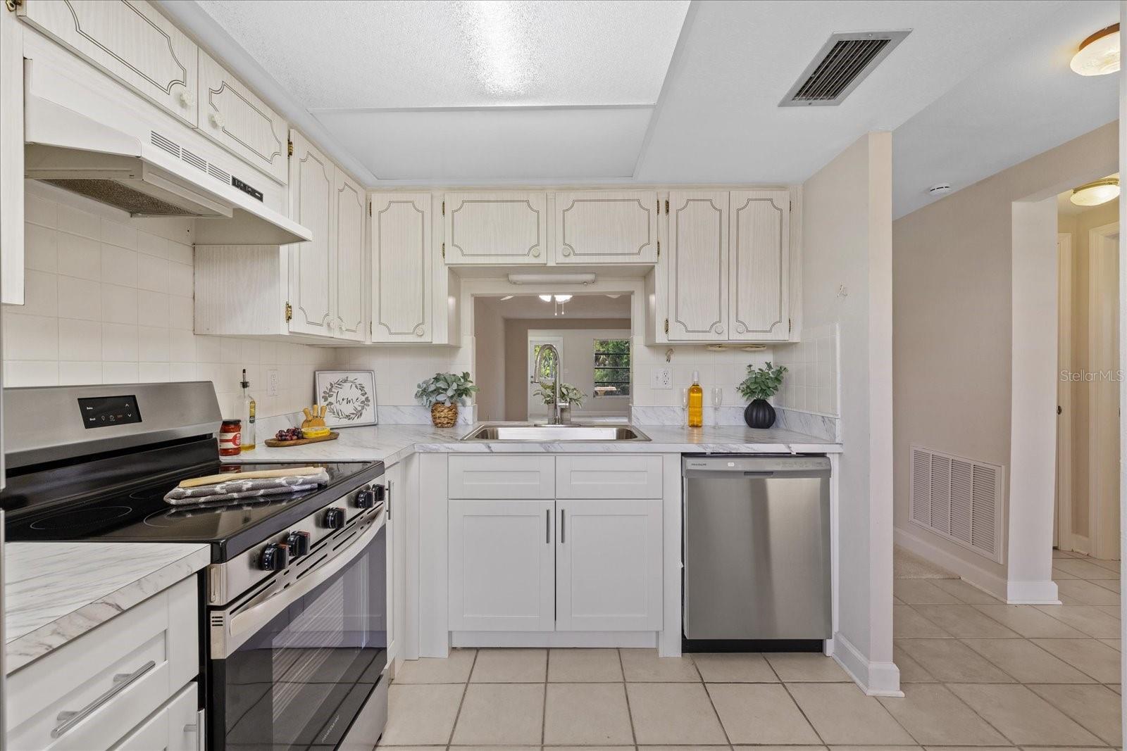 4347 SUMMERSUN DR — photo 11