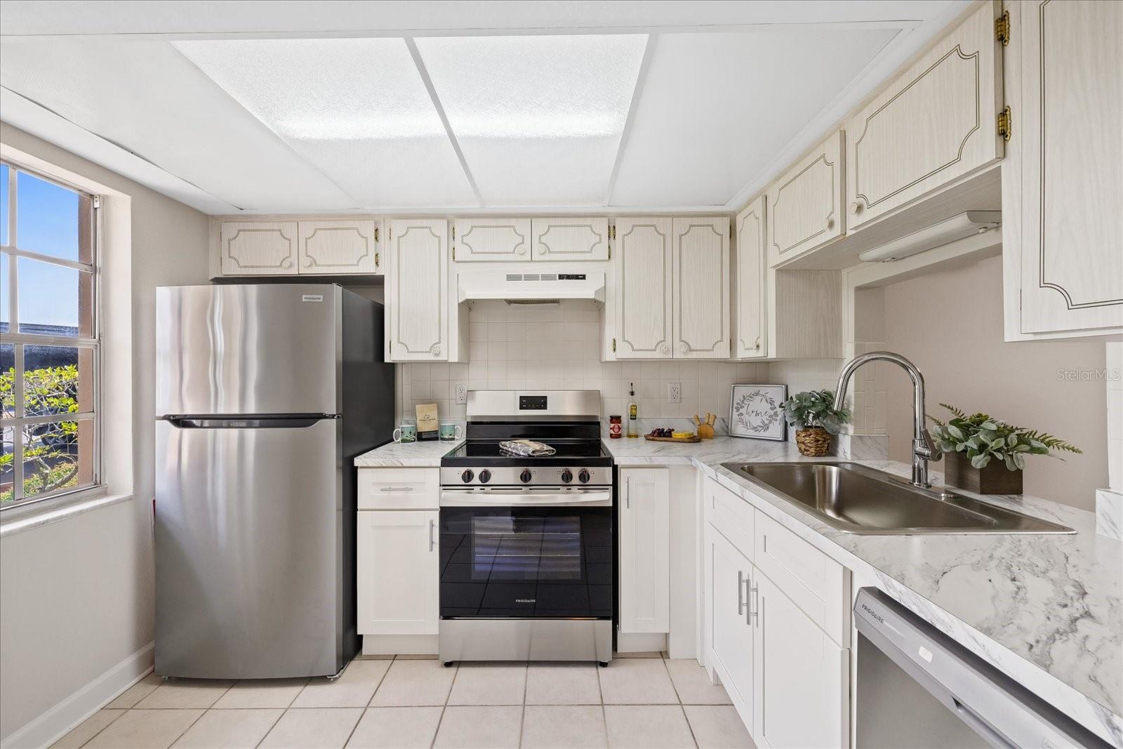 4347 SUMMERSUN DR — photo 3