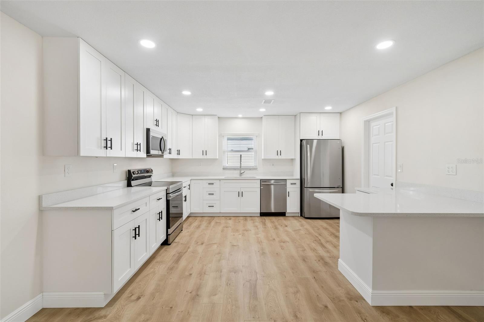 6003 TAMPA SHORES BLVD — photo 3