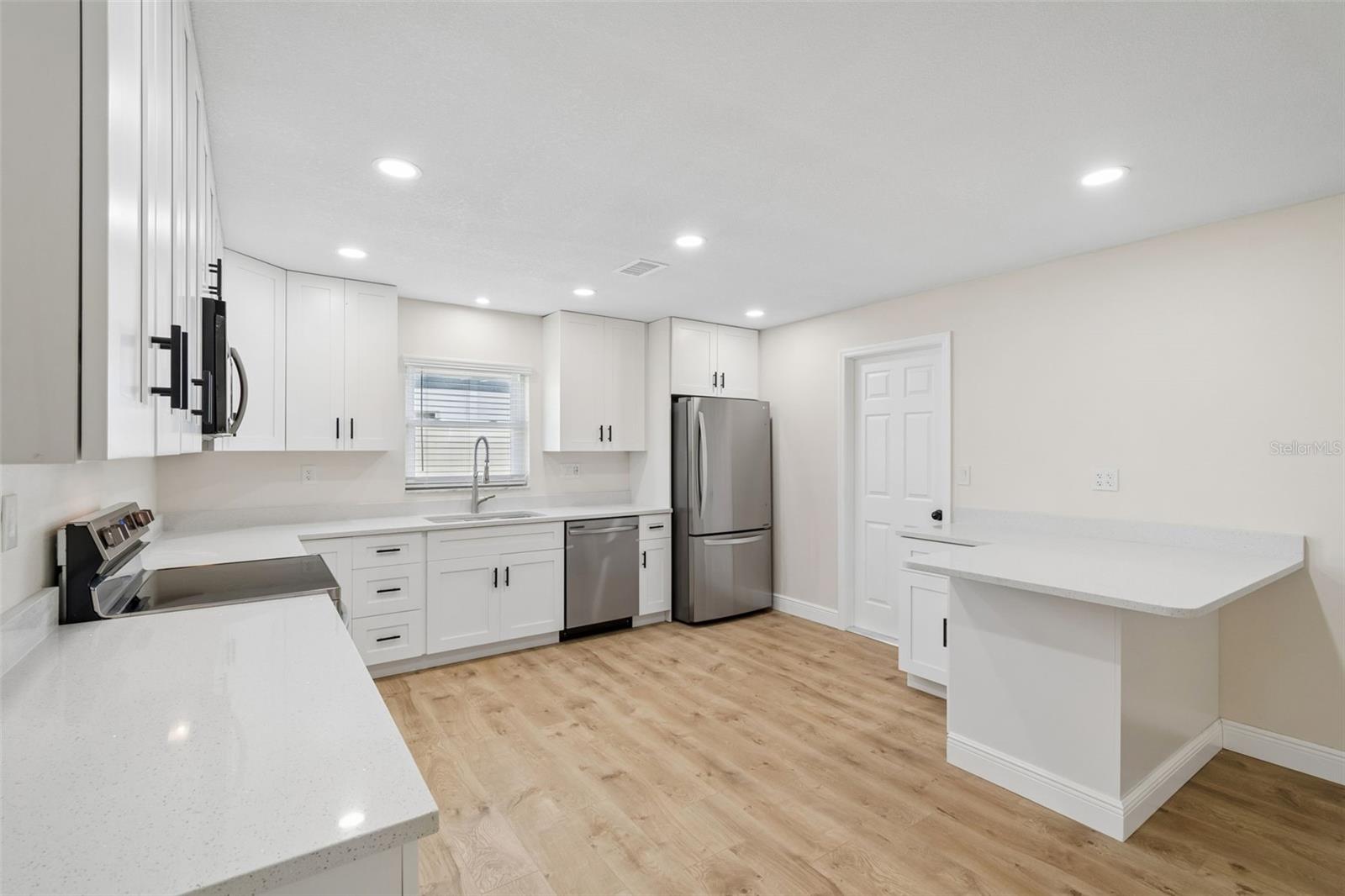 6003 TAMPA SHORES BLVD — photo 37