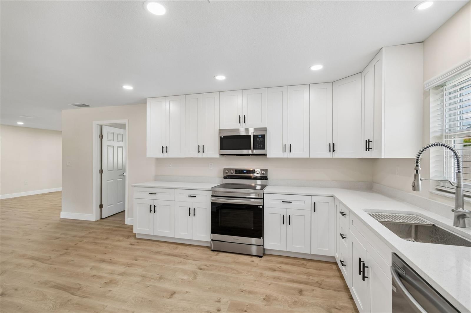 6003 TAMPA SHORES BLVD — photo 31