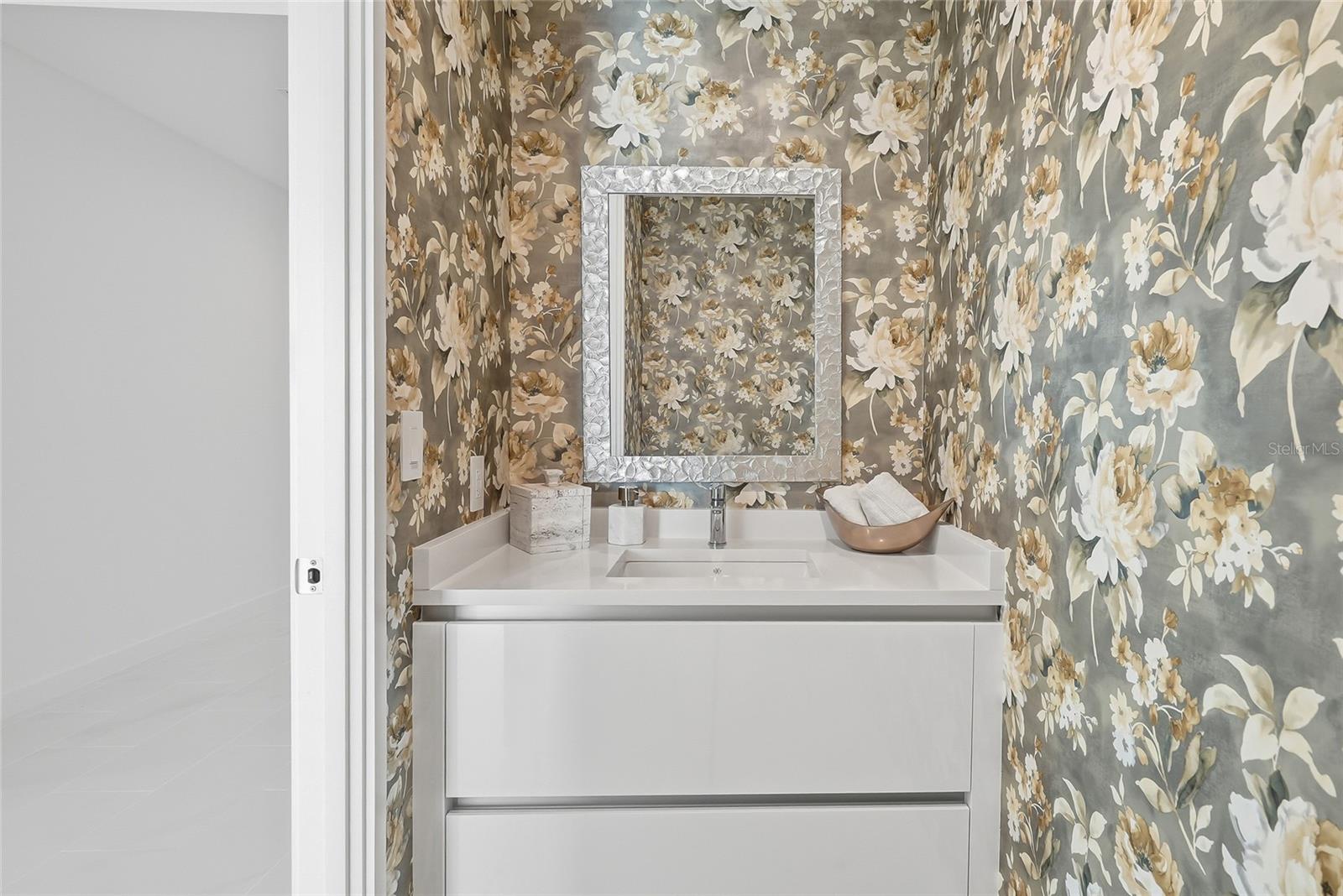 400 CENTRAL AVE #1901 — photo 33