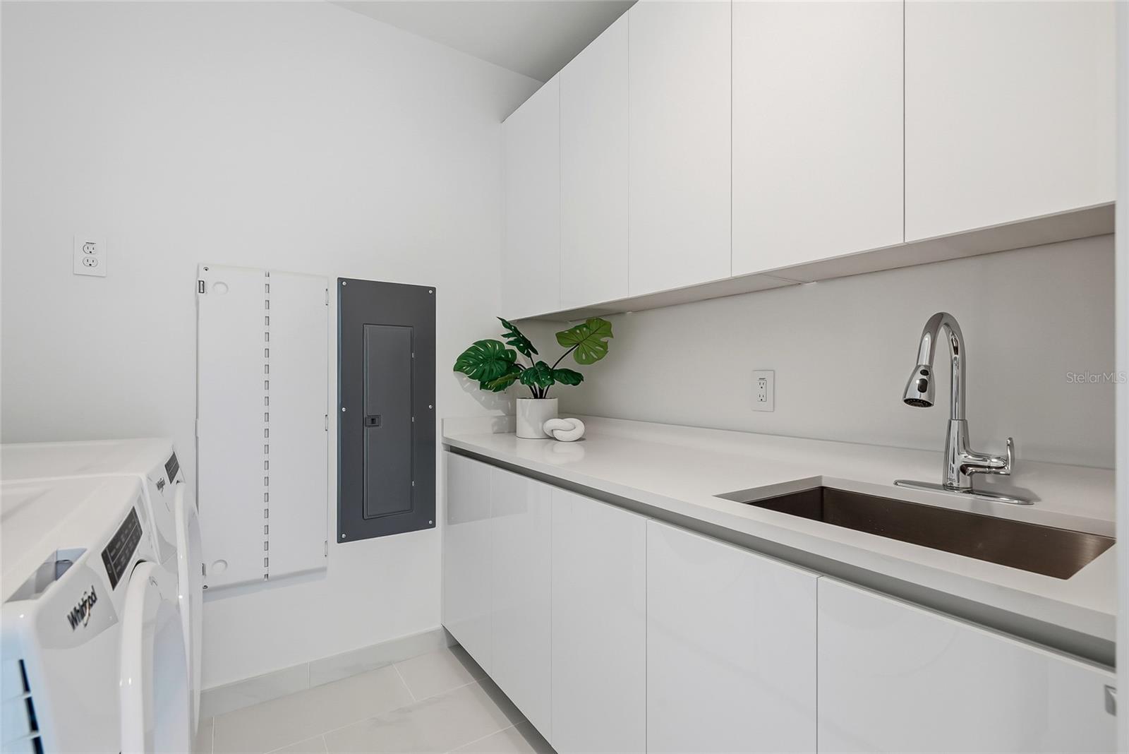 400 CENTRAL AVE #1901 — photo 38