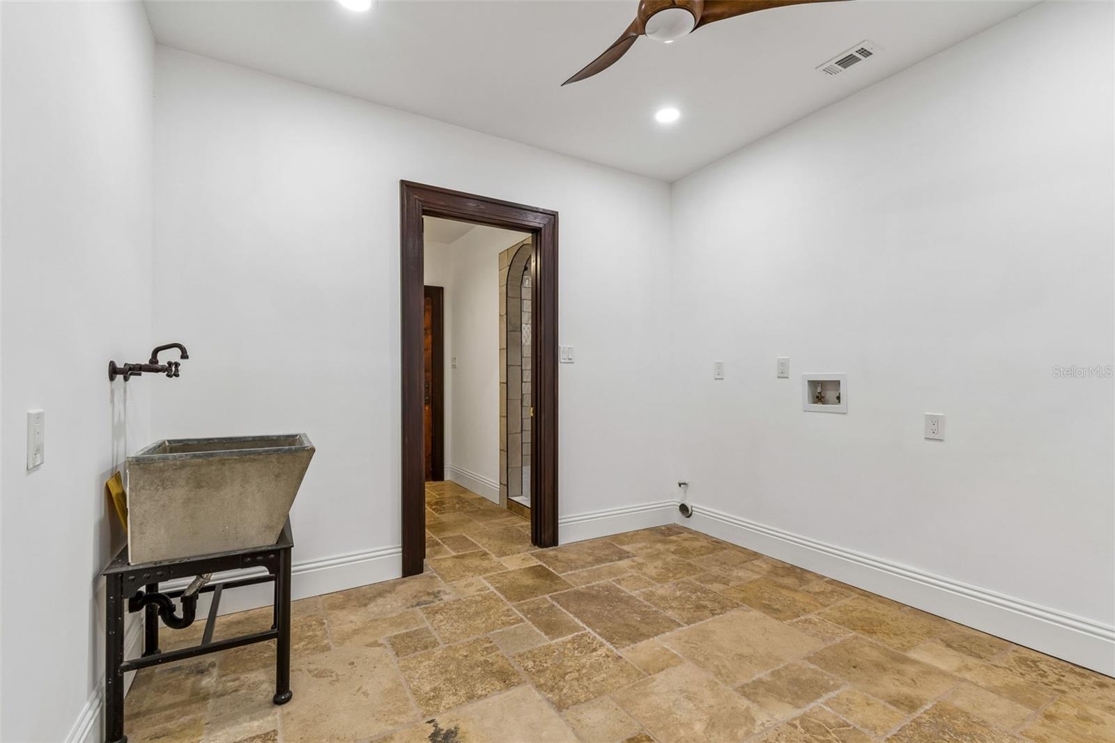 2603 S PARKVIEW ST — photo 58