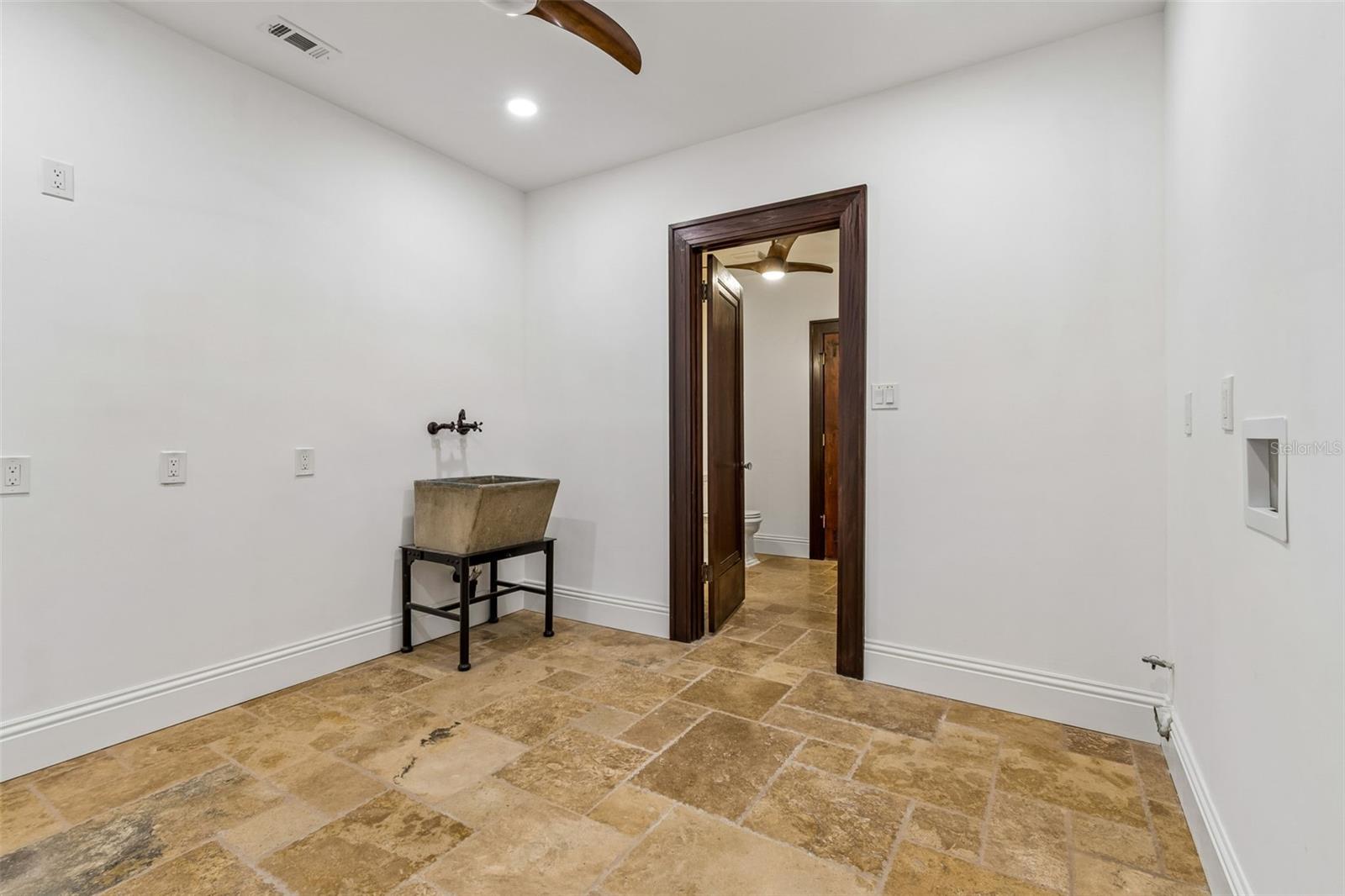 2603 S PARKVIEW ST — photo 57