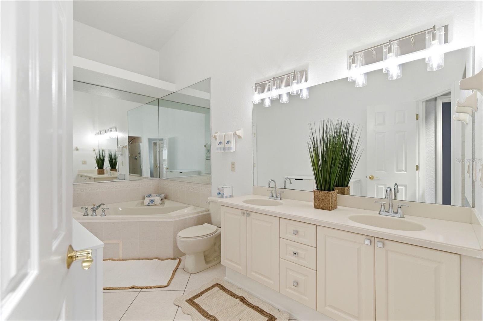 117 BRENT CIR — photo 33