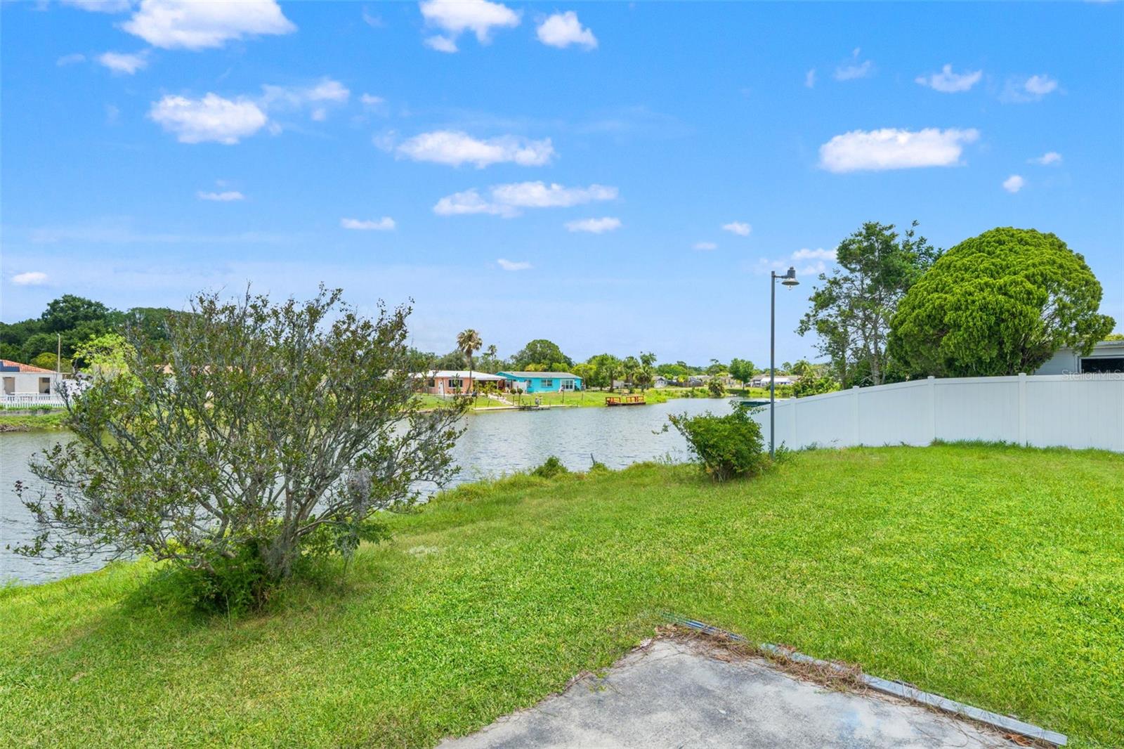 7211 ASHWOOD DR — photo 8