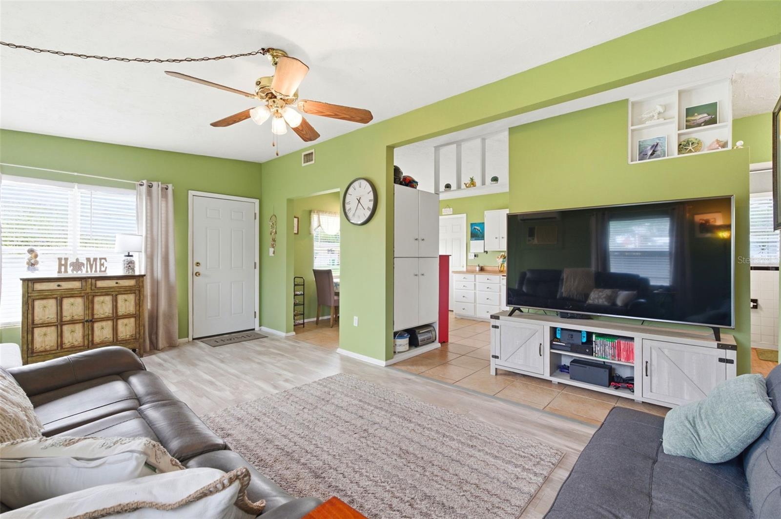 100 AVERY AVE — photo 8