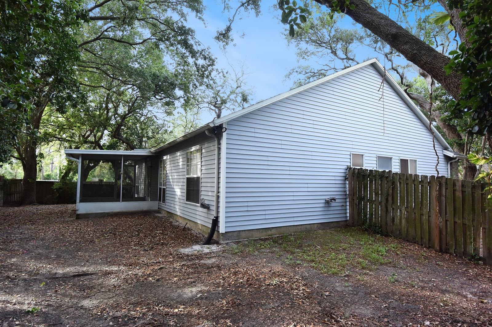 1672 COUNTRYWOOD ST — photo 38