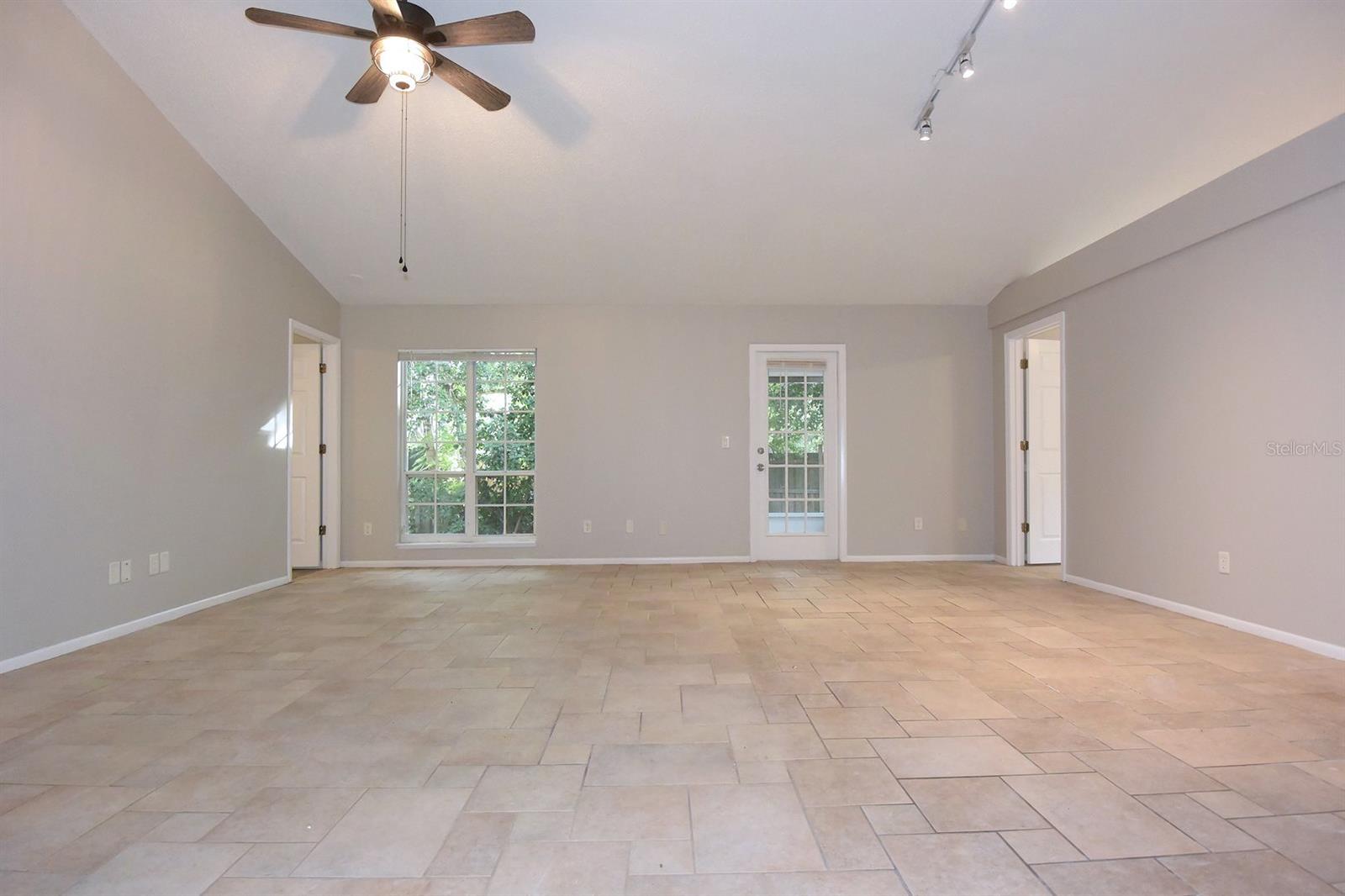1672 COUNTRYWOOD ST — photo 9