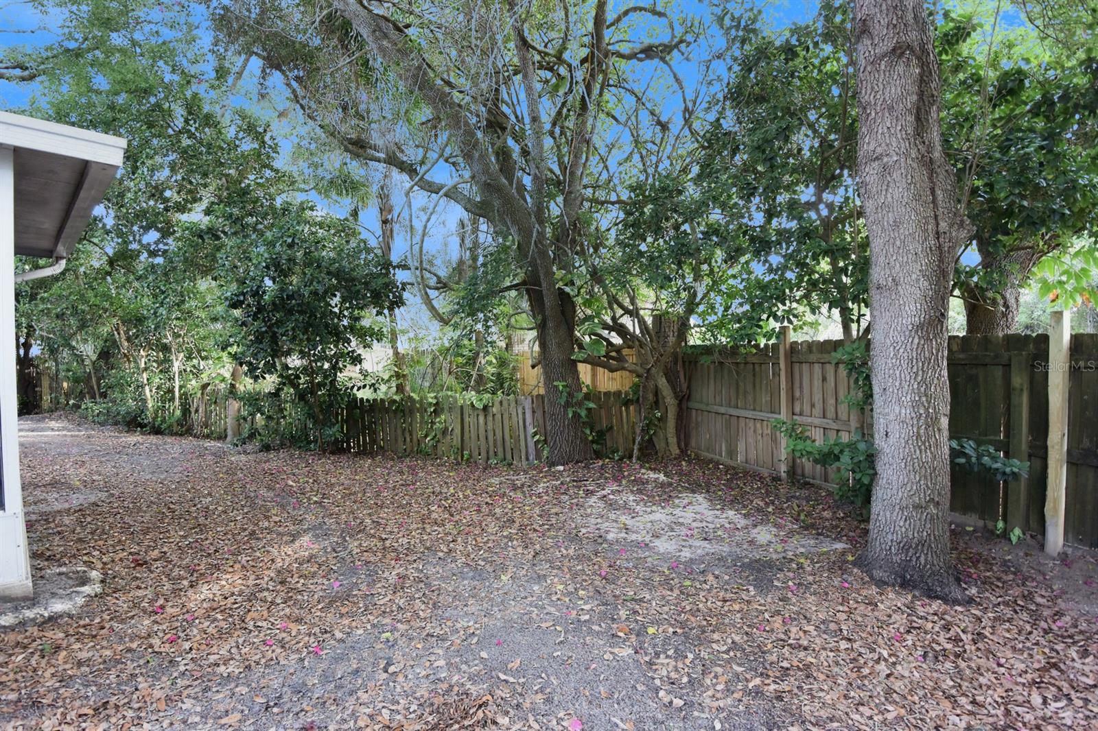 1672 COUNTRYWOOD ST — photo 36