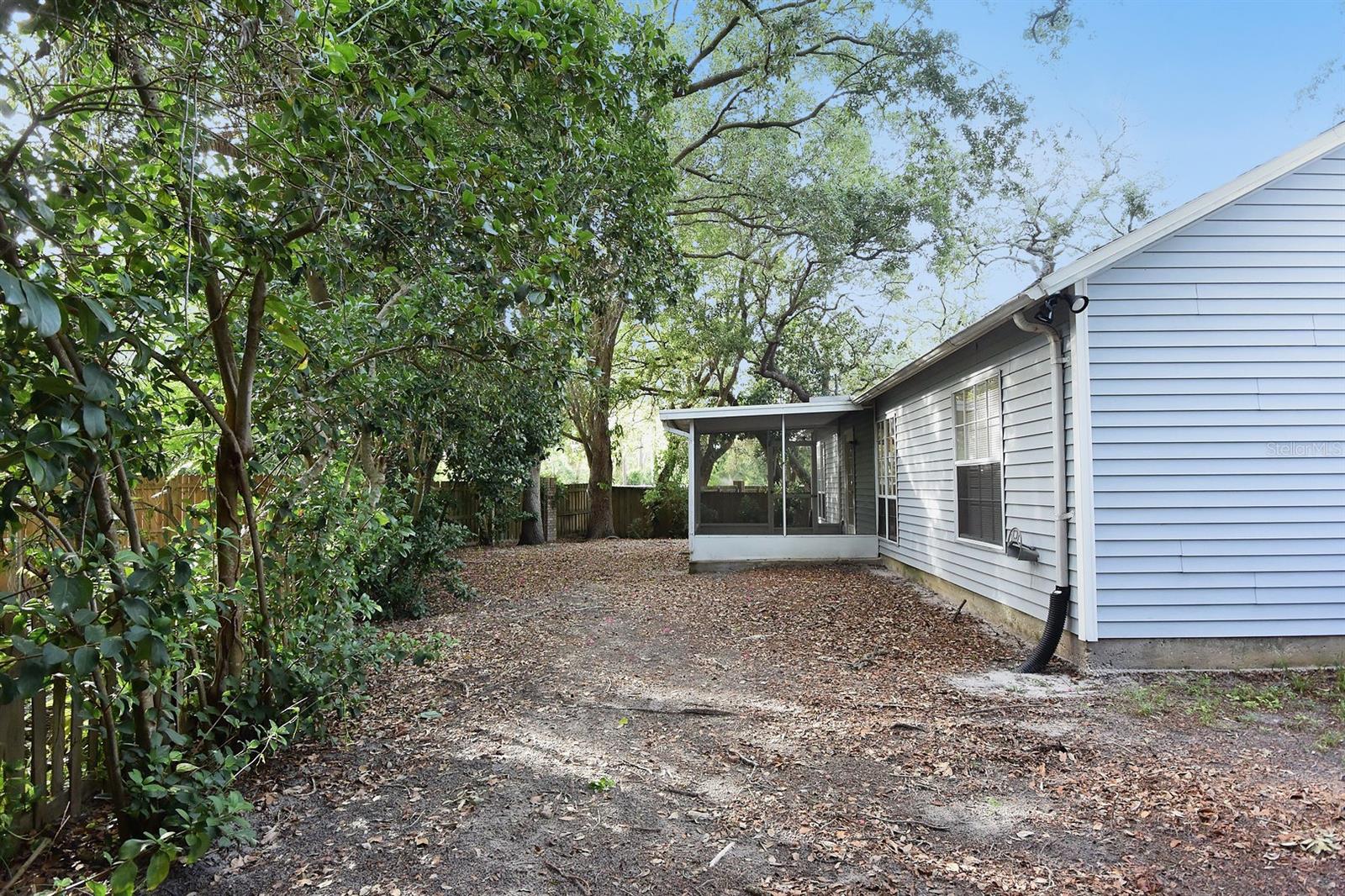 1672 COUNTRYWOOD ST — photo 39