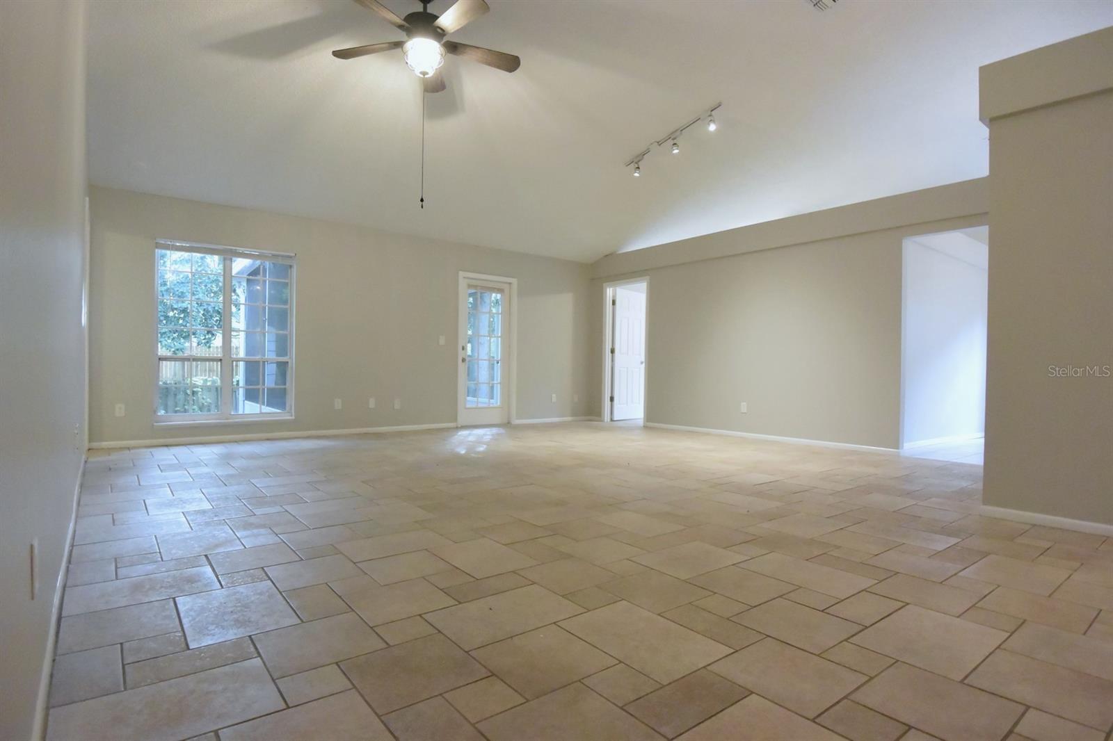 1672 COUNTRYWOOD ST — photo 12